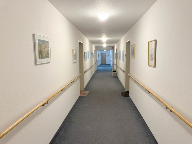 Immobilienangebot - Düsseldorf - Alle - Holthausen: Kapitalanlage mit Perspektive -gut vermietete 2-Zimmerwohnung mit Balkon in ruhiger Lage