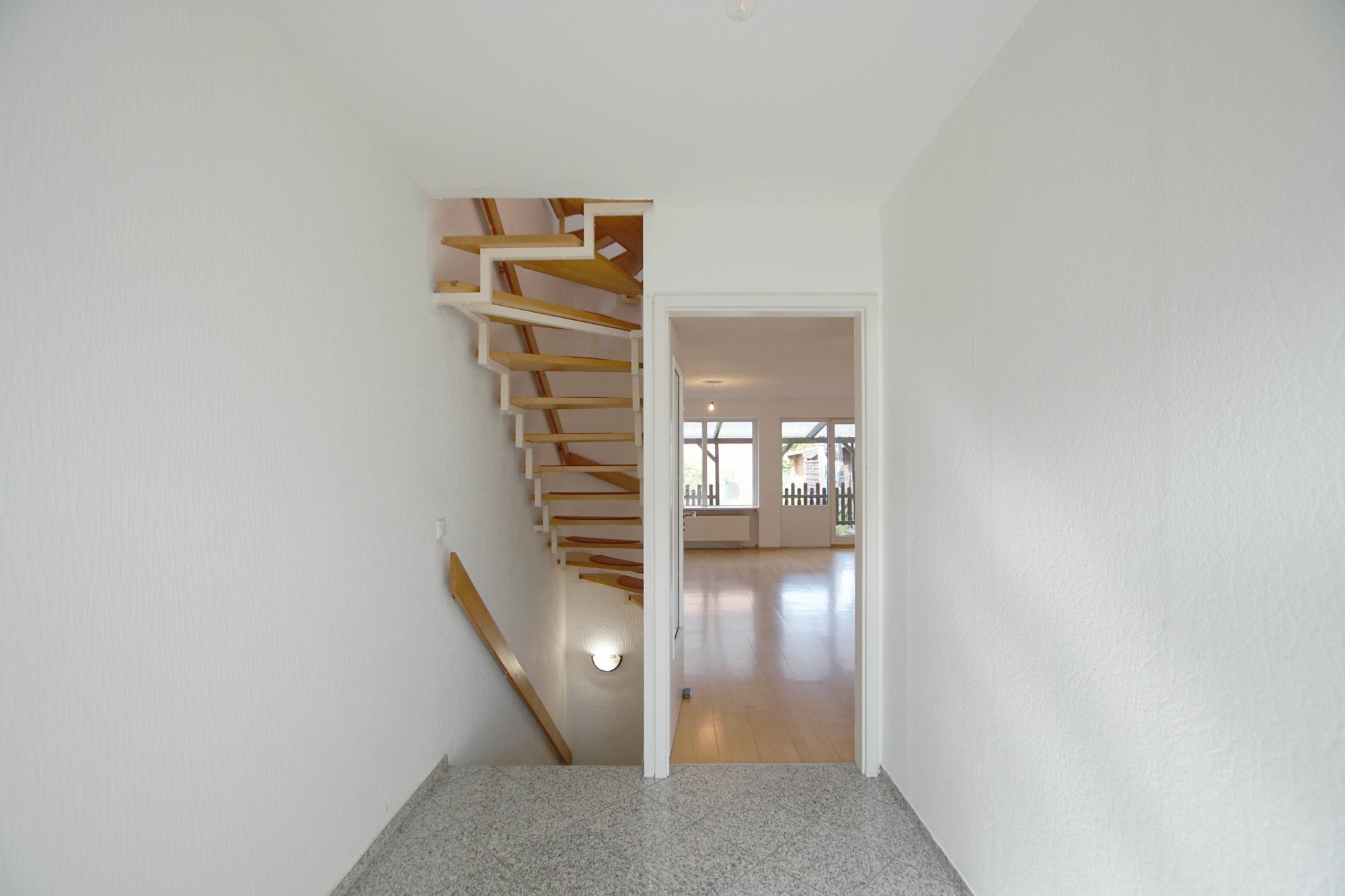 Immobilienangebot - Düsseldorf - Alle - Düsseldorf-Lichtenbroich: gepflegtes Reihenmittelhaus mit Garten und Garage in ruhiger Lage