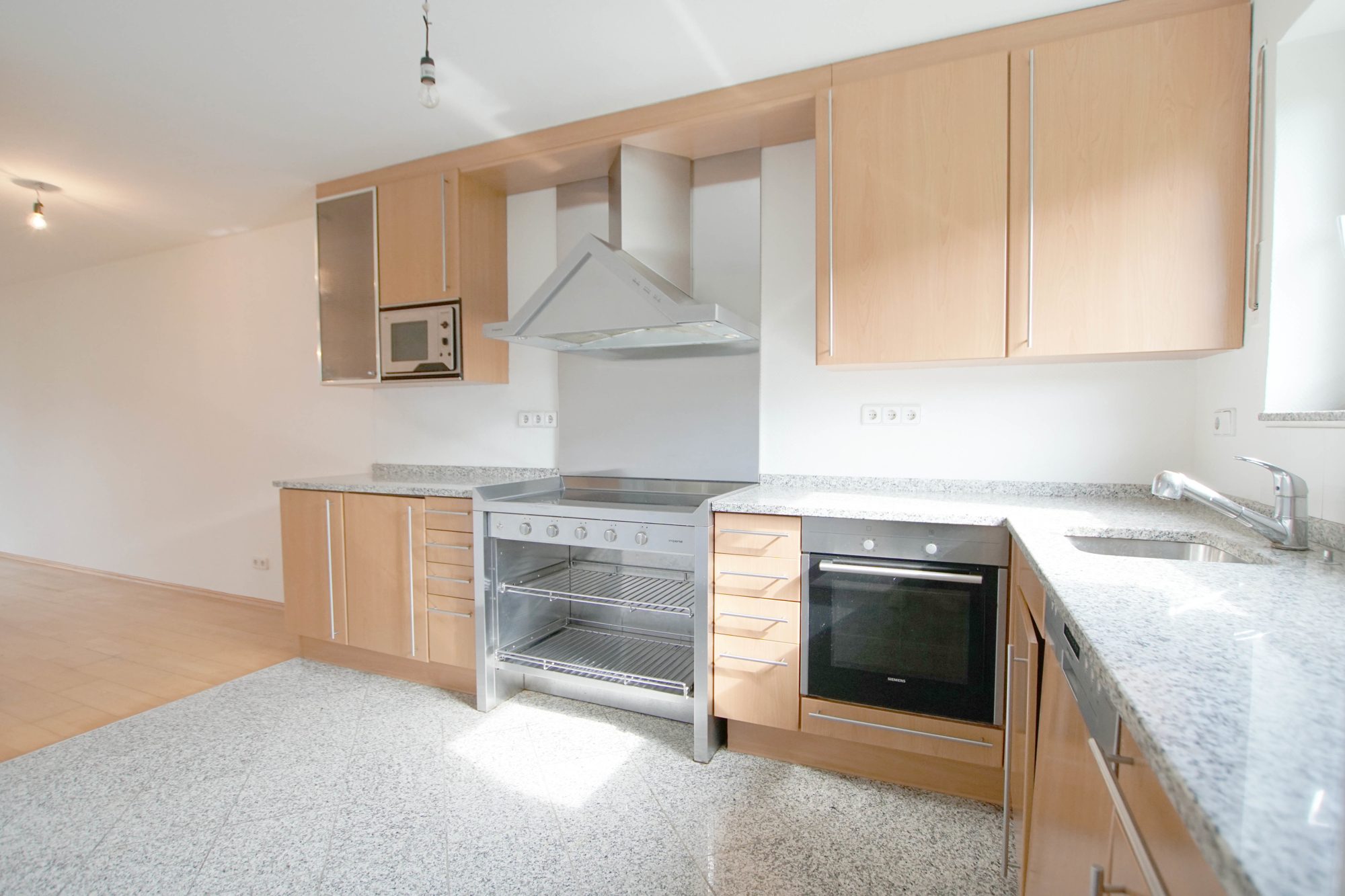 Immobilienangebot - Düsseldorf - Alle - Düsseldorf-Lichtenbroich: gepflegtes Reihenmittelhaus mit Garten und Garage in ruhiger Lage
