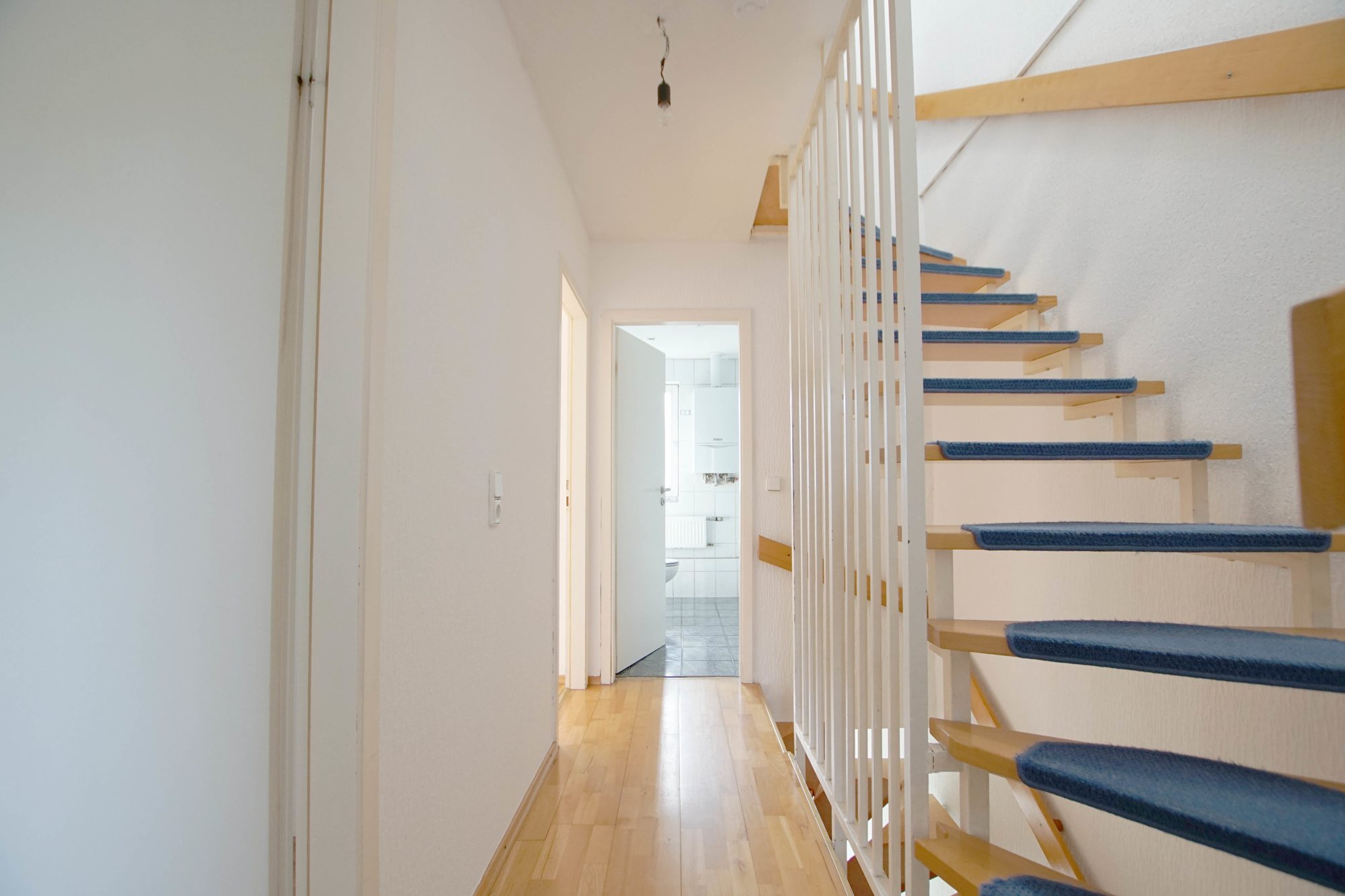 Immobilienangebot - Düsseldorf - Alle - Düsseldorf-Lichtenbroich: gepflegtes Reihenmittelhaus mit Garten und Garage in ruhiger Lage