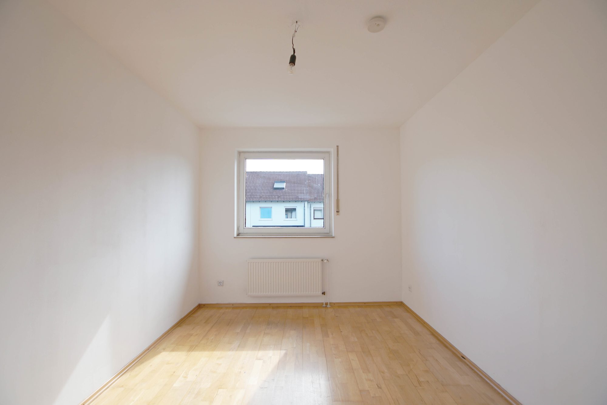 Immobilienangebot - Düsseldorf - Alle - Düsseldorf-Lichtenbroich: gepflegtes Reihenmittelhaus mit Garten und Garage in ruhiger Lage