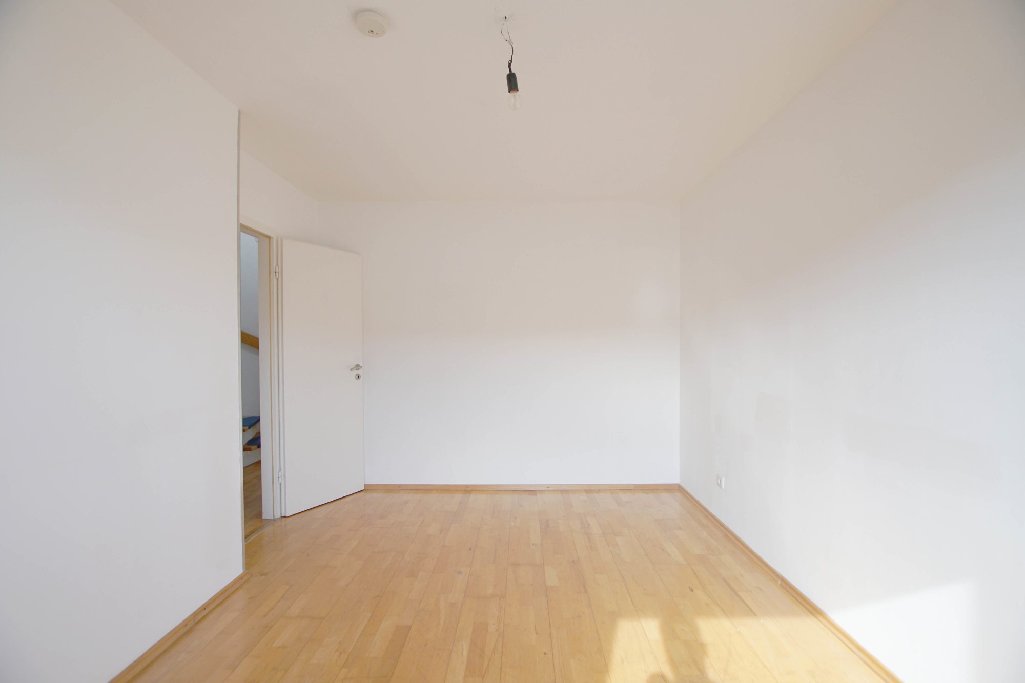 Immobilienangebot - Düsseldorf - Alle - Düsseldorf-Lichtenbroich: gepflegtes Reihenmittelhaus mit Garten und Garage in ruhiger Lage