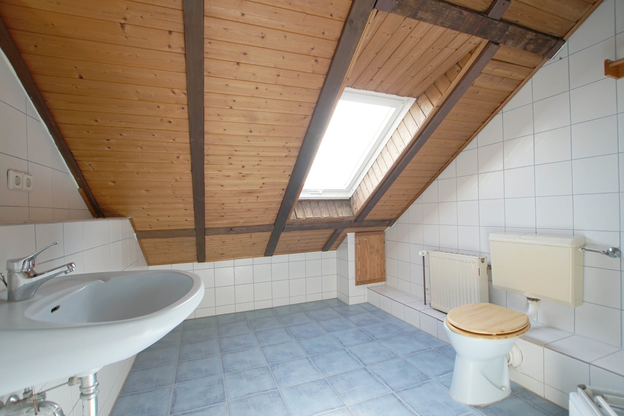 Immobilienangebot - Düsseldorf - Alle - Düsseldorf-Lichtenbroich: gepflegtes Reihenmittelhaus mit Garten und Garage in ruhiger Lage