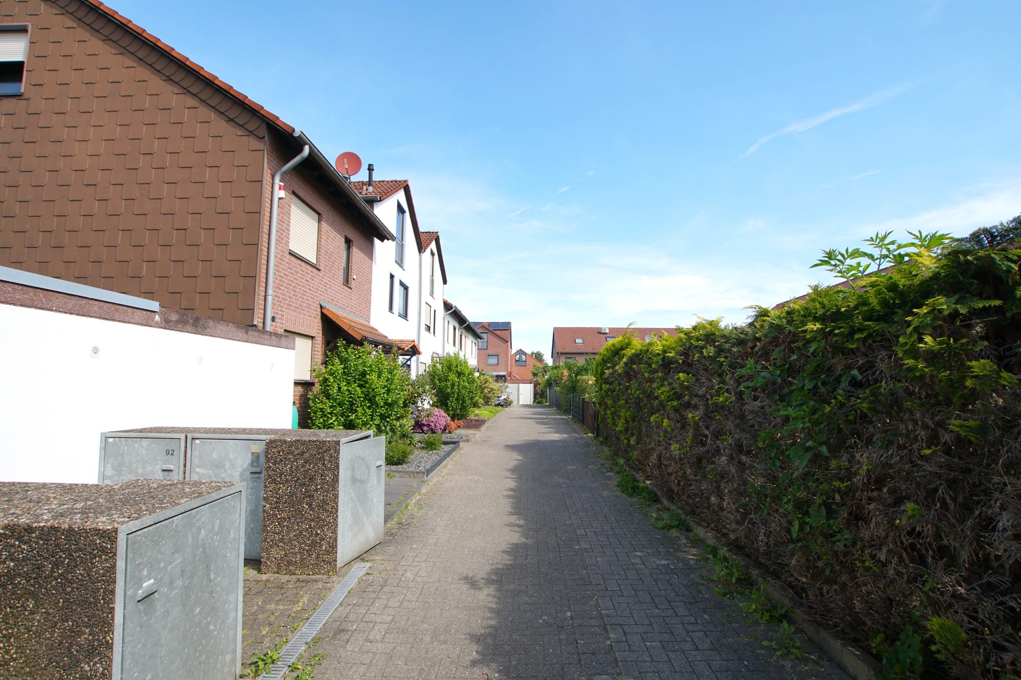 Immobilienangebot - Düsseldorf - Alle - Düsseldorf-Lichtenbroich: gepflegtes Reihenmittelhaus mit Garten und Garage in ruhiger Lage