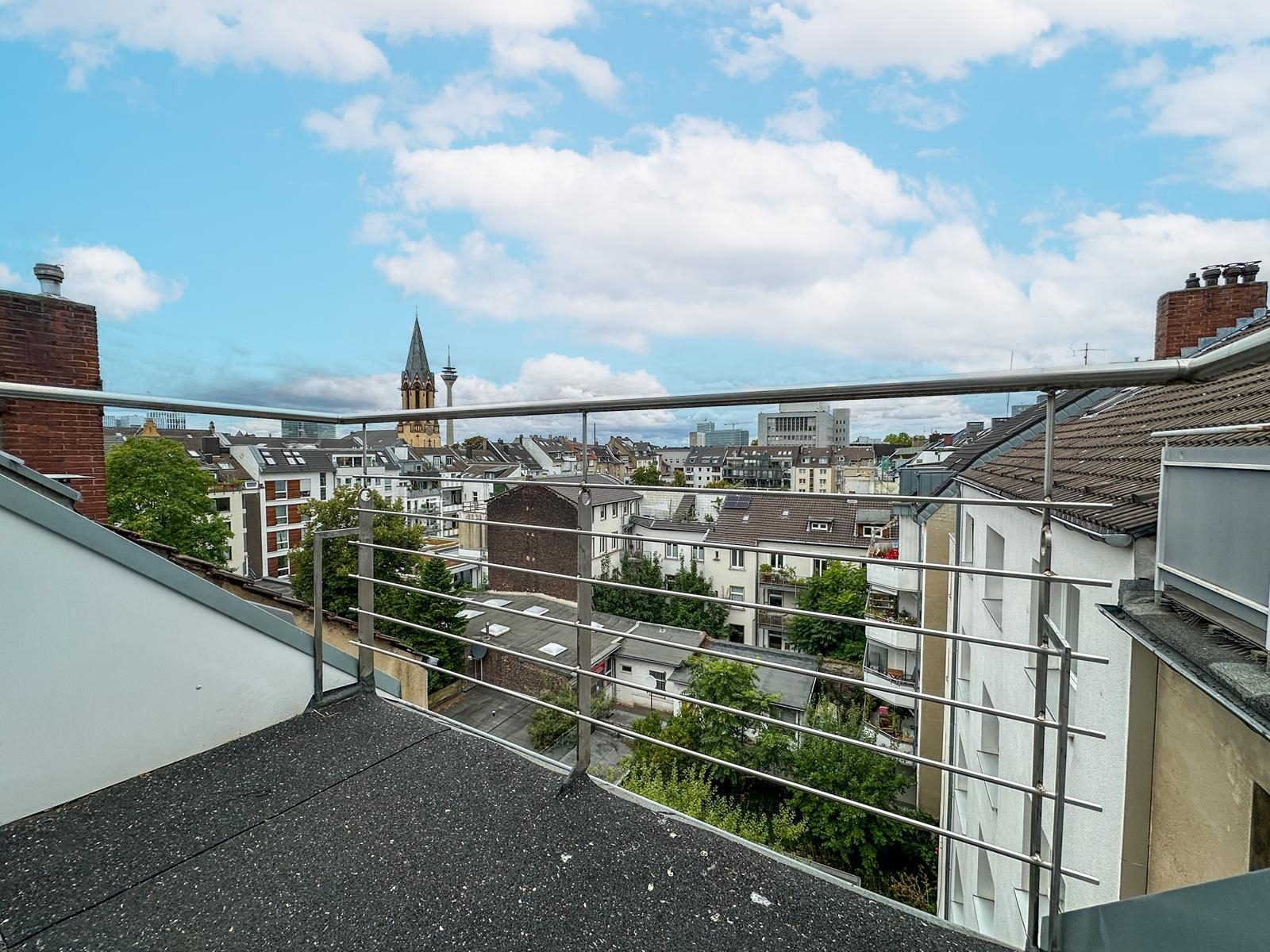 Immobilienangebot - Düsseldorf - Alle - Unterbilk: Wohnen über den Dächern – Ihr Zuhause mit Terrasse und Blick zum Rheinturm direkt am Park
