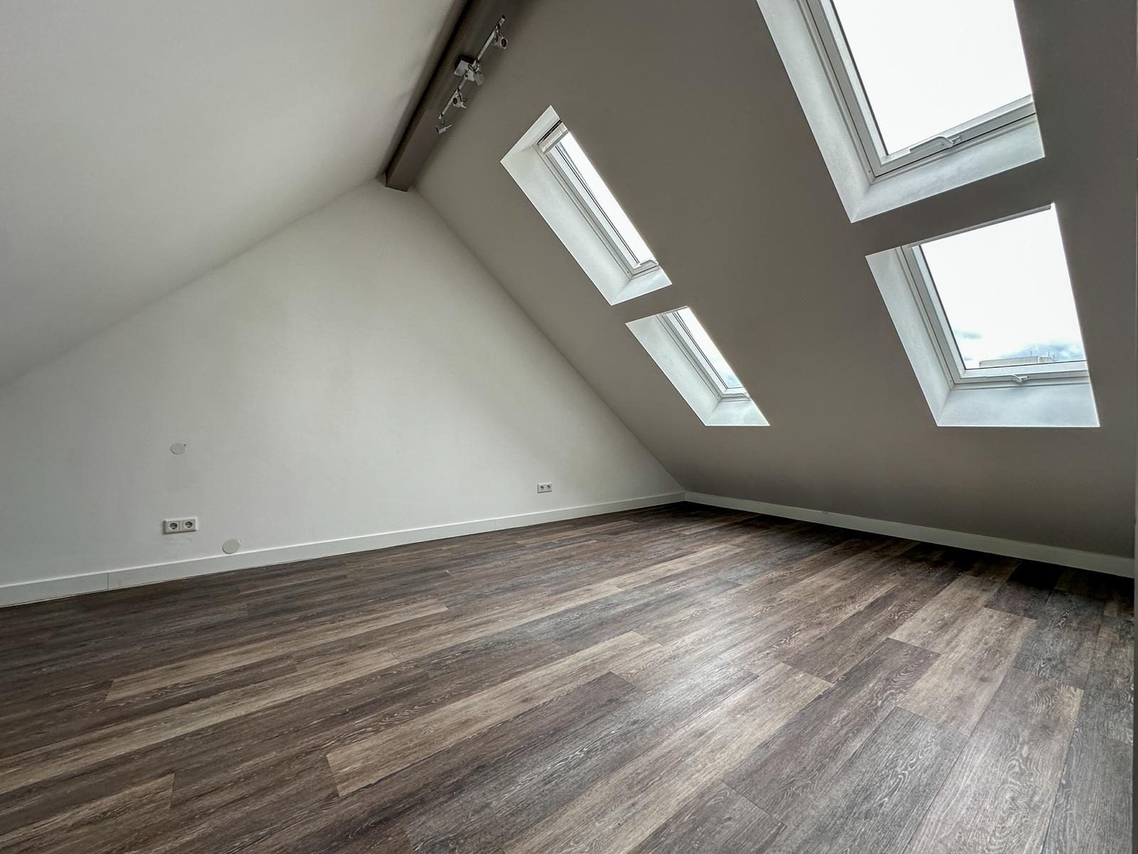 Immobilienangebot - Düsseldorf - Alle - Unterbilk: Wohnen über den Dächern – Ihr Zuhause mit Terrasse und Blick zum Rheinturm direkt am Park
