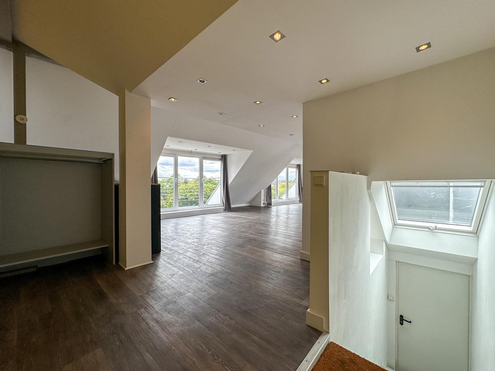 Immobilienangebot - Düsseldorf - Alle - Unterbilk: Wohnen über den Dächern – Ihr Zuhause mit Terrasse und Blick zum Rheinturm direkt am Park