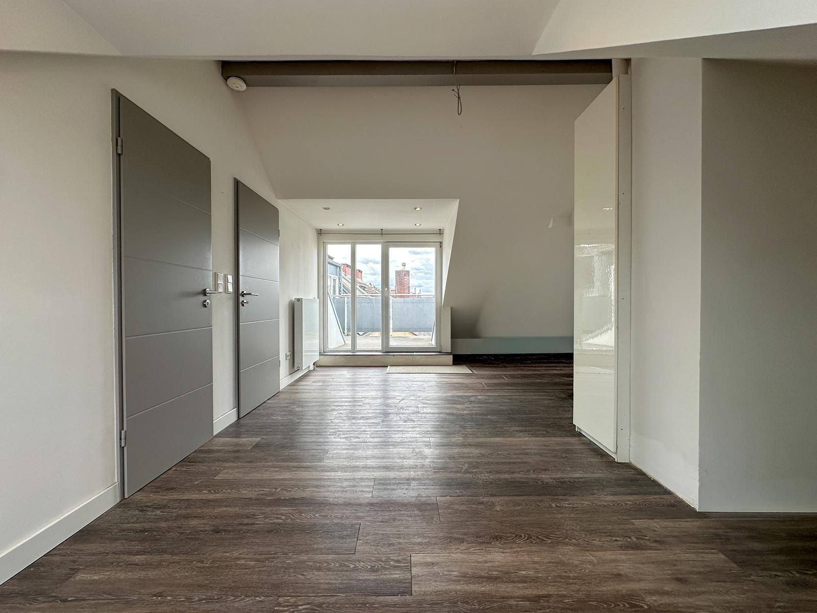 Immobilienangebot - Düsseldorf - Alle - Unterbilk: Wohnen über den Dächern – Ihr Zuhause mit Terrasse und Blick zum Rheinturm direkt am Park
