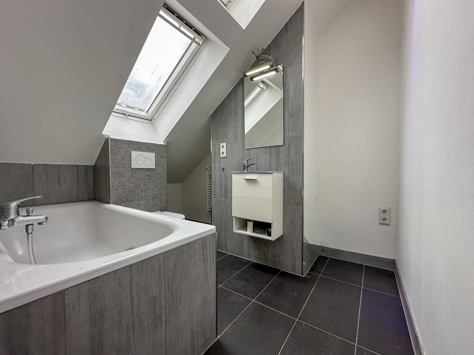 Immobilienangebot - Düsseldorf - Alle - Unterbilk: Wohnen über den Dächern – Ihr Zuhause mit Terrasse und Blick zum Rheinturm direkt am Park