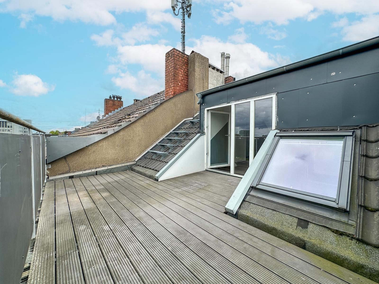 Immobilienangebot - Düsseldorf - Alle - Unterbilk: Wohnen über den Dächern – Ihr Zuhause mit Terrasse und Blick zum Rheinturm direkt am Park