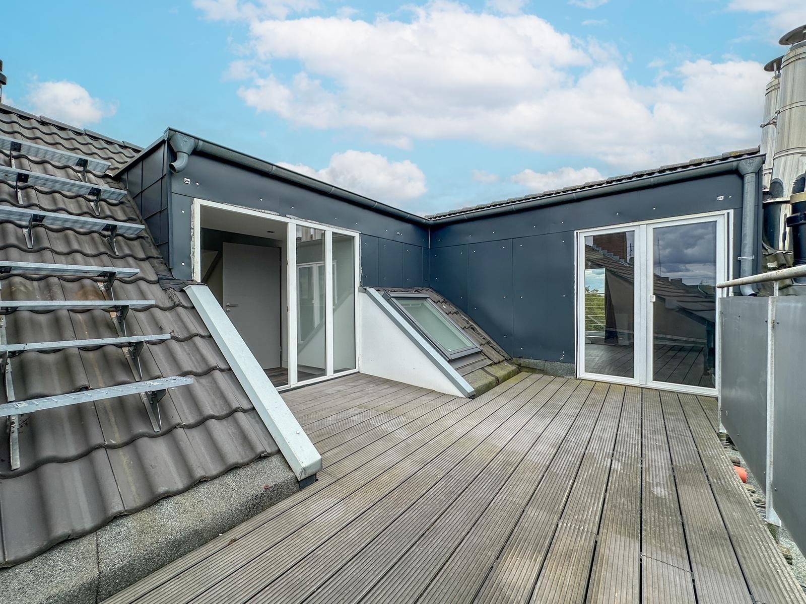 Immobilienangebot - Düsseldorf - Alle - Unterbilk: Wohnen über den Dächern – Ihr Zuhause mit Terrasse und Blick zum Rheinturm direkt am Park