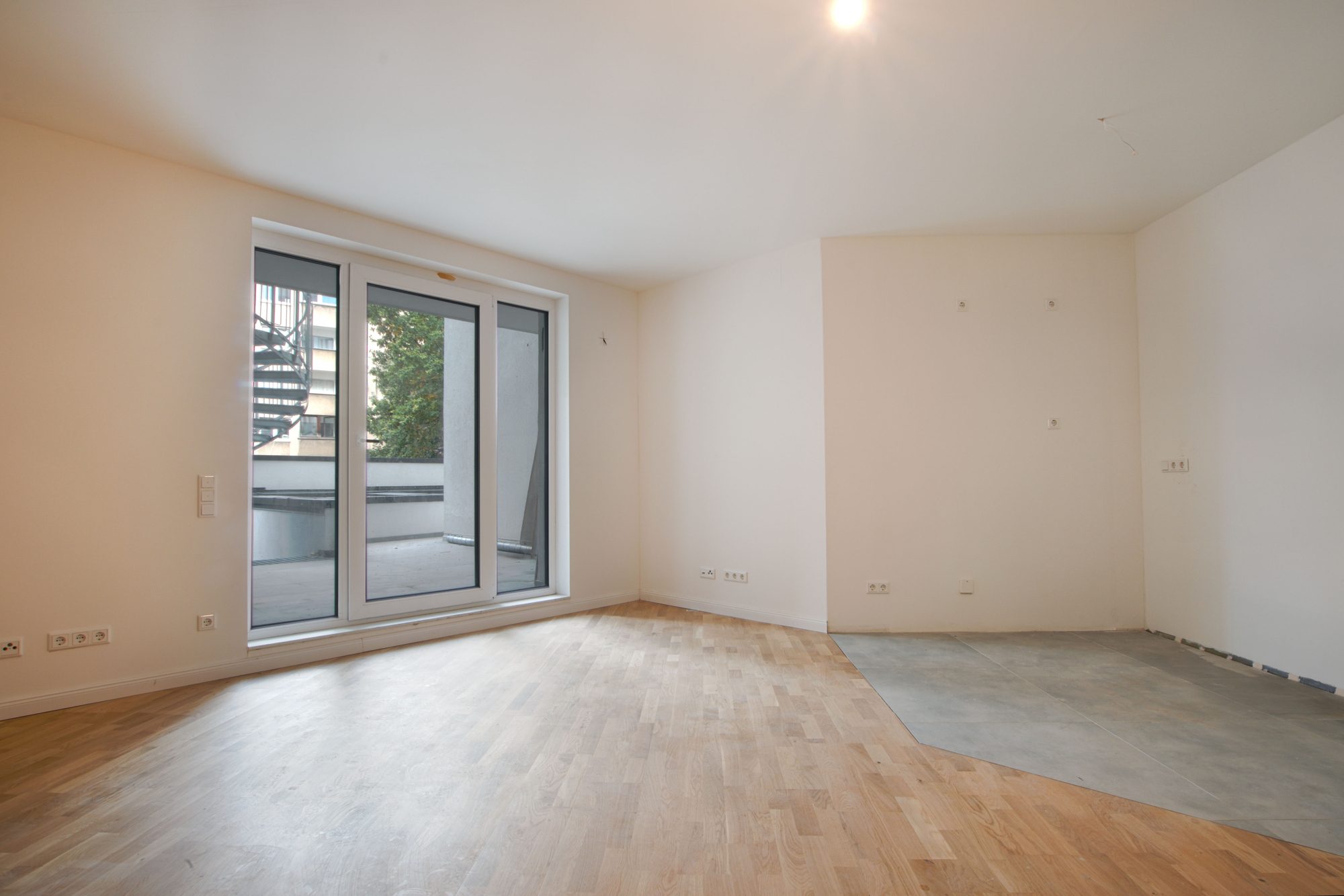 Immobilienangebot - Düsseldorf / Stadtmitte - Alle - Erstbezug! Exklusive 3-Zimmer-Wohnung im 1. OG mit Terrasse – hochwertiger Neubau in Stadtmitte
