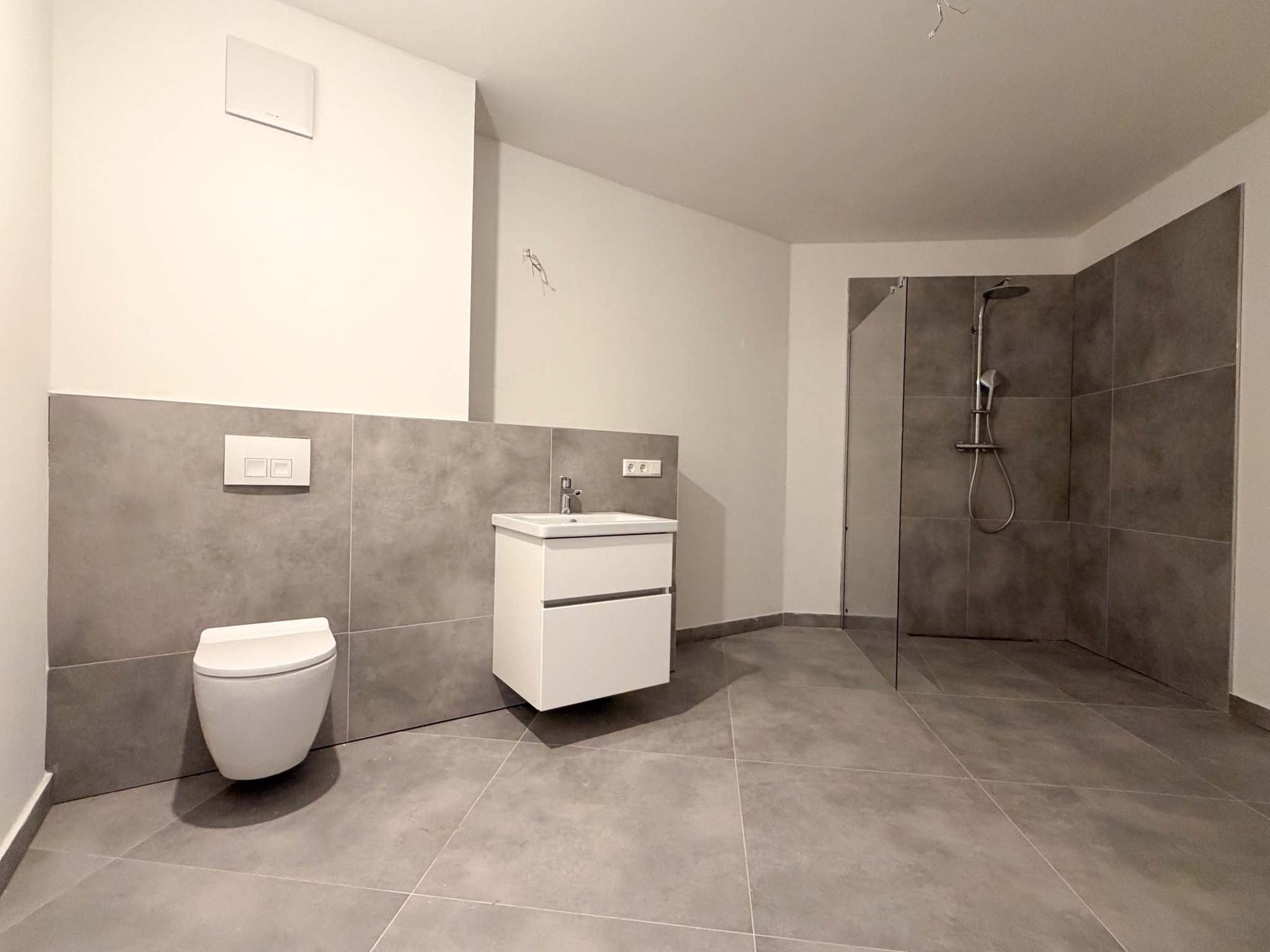 Immobilienangebot - Düsseldorf / Stadtmitte - Alle - Erstbezug! Exklusive 3-Zimmer-Wohnung im 1. OG mit Terrasse – hochwertiger Neubau in Stadtmitte