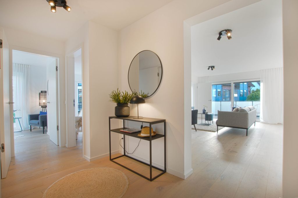 Diele mit Blick ins Wohnzimmer / Büro, Neubauprojekt Unterbach