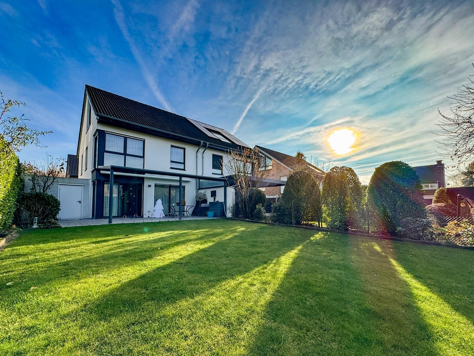 Immobilienangebot - Ratingen / Lintorf - Alle - Ratingen Lintorf: Wo aus einem Haus ein Zuhause wird – Raum für Familie und Geborgenheit