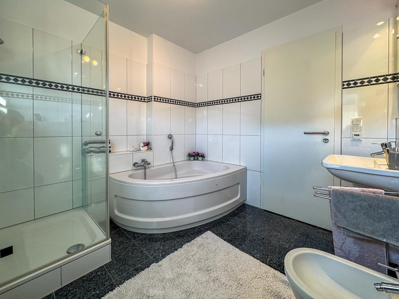 Immobilienangebot - Ratingen / Lintorf - Alle - Ratingen Lintorf: Wo aus einem Haus ein Zuhause wird – Raum für Familie und Geborgenheit