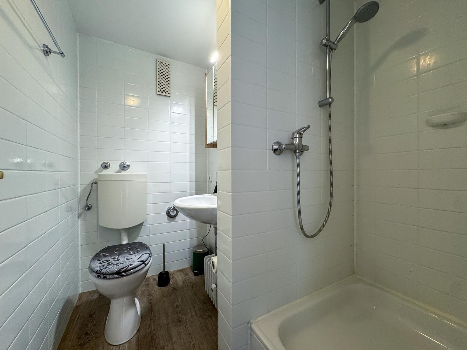 Immobilienangebot - Düsseldorf - Alle - Unterbilk: Charmantes Apartment mit TG-Stellplatz, voll möbliert zur sofortigen Nutzung frei.