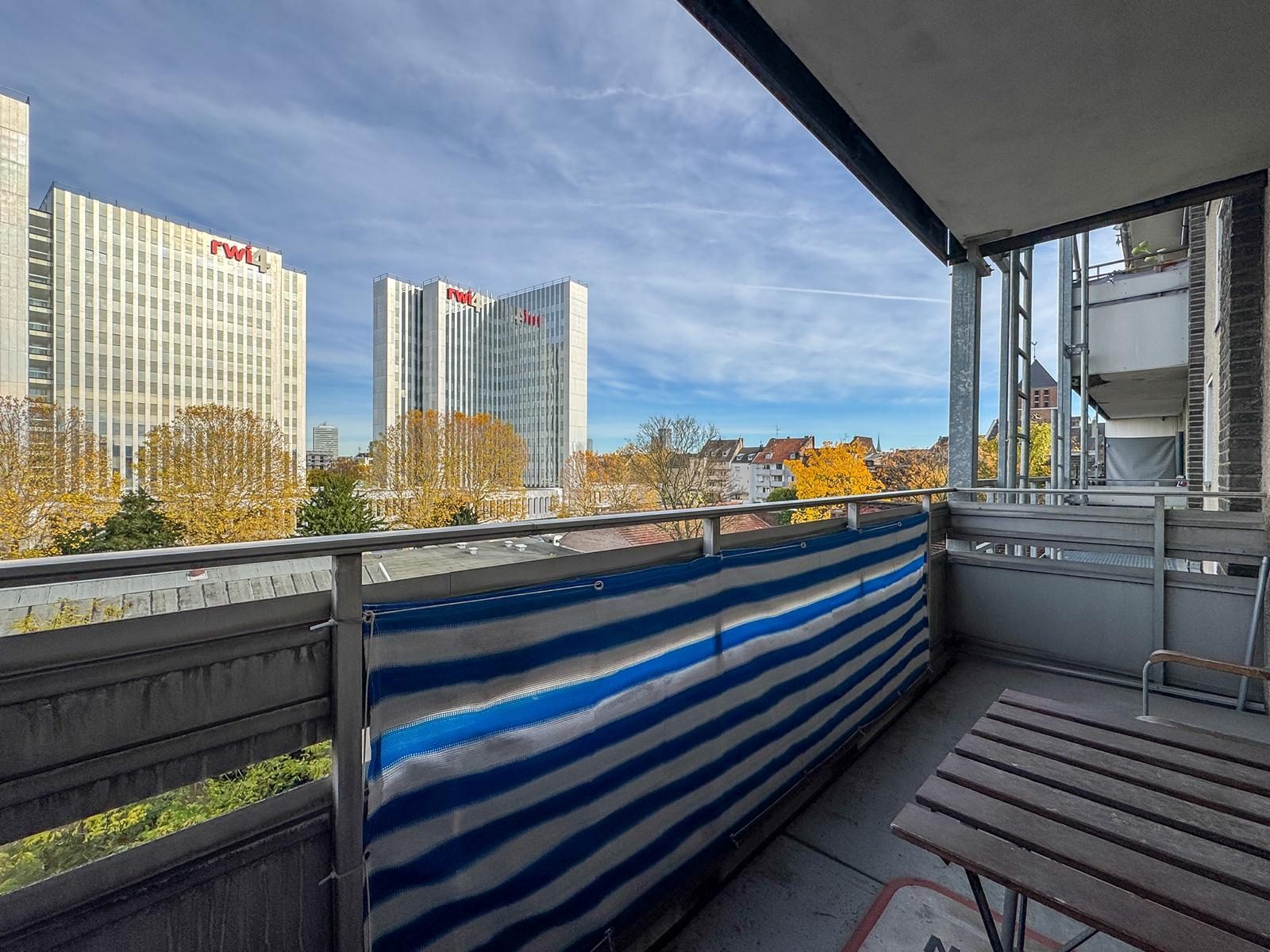 Immobilienangebot - Düsseldorf - Alle - Unterbilk: Charmantes Apartment mit TG-Stellplatz, voll möbliert zur sofortigen Nutzung frei.
