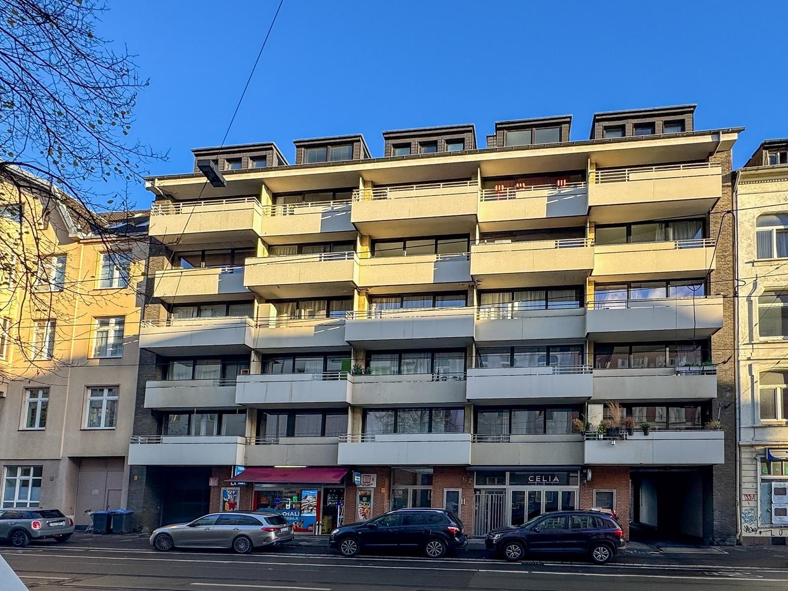 Immobilienangebot - Düsseldorf - Alle - Unterbilk: 2 Zimmer Dachgeschosswohnung - modern und gut vermietet