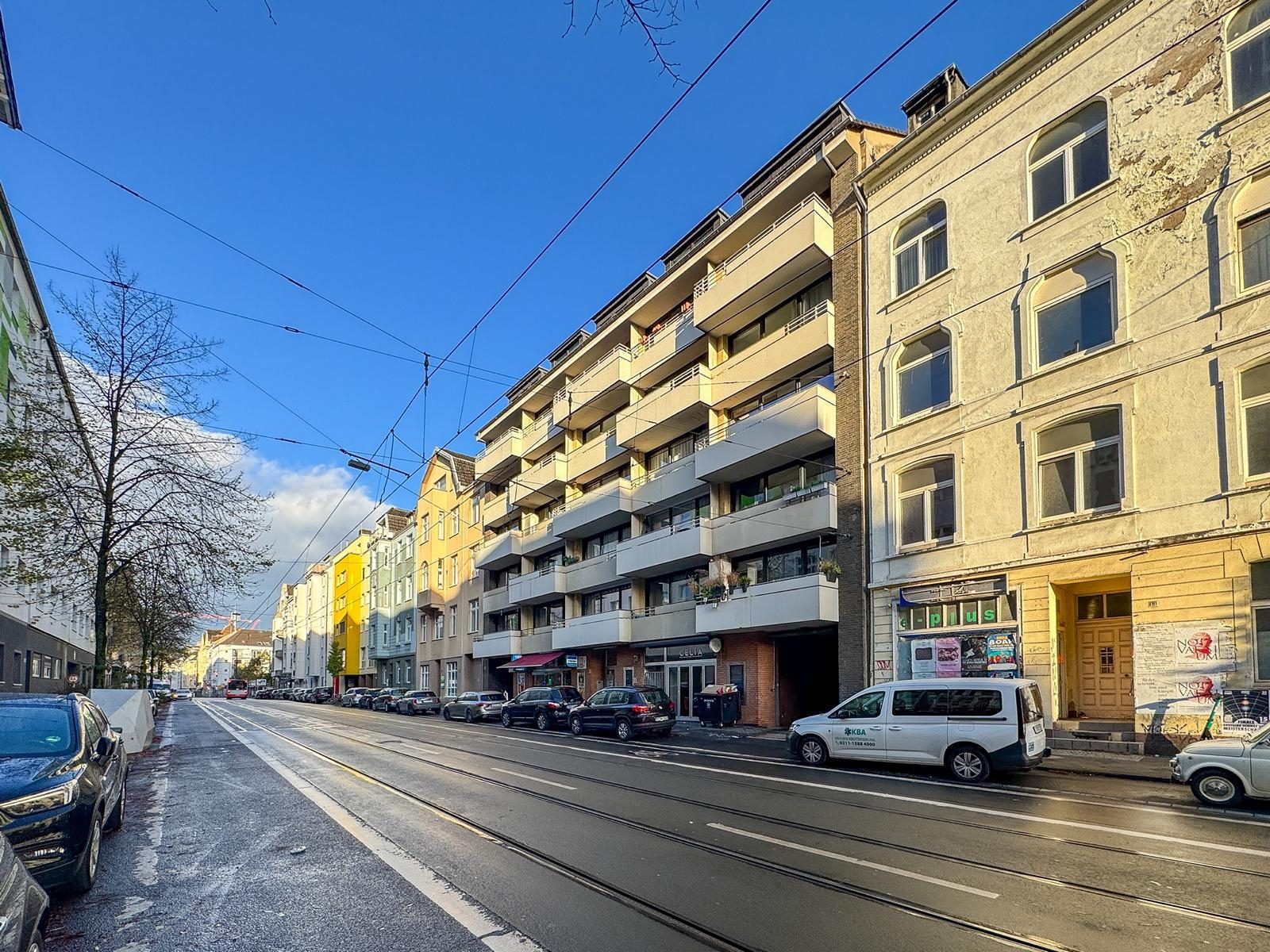 Immobilienangebot - Düsseldorf - Alle - Unterbilk: 2 Zimmer Dachgeschosswohnung - modern und gut vermietet