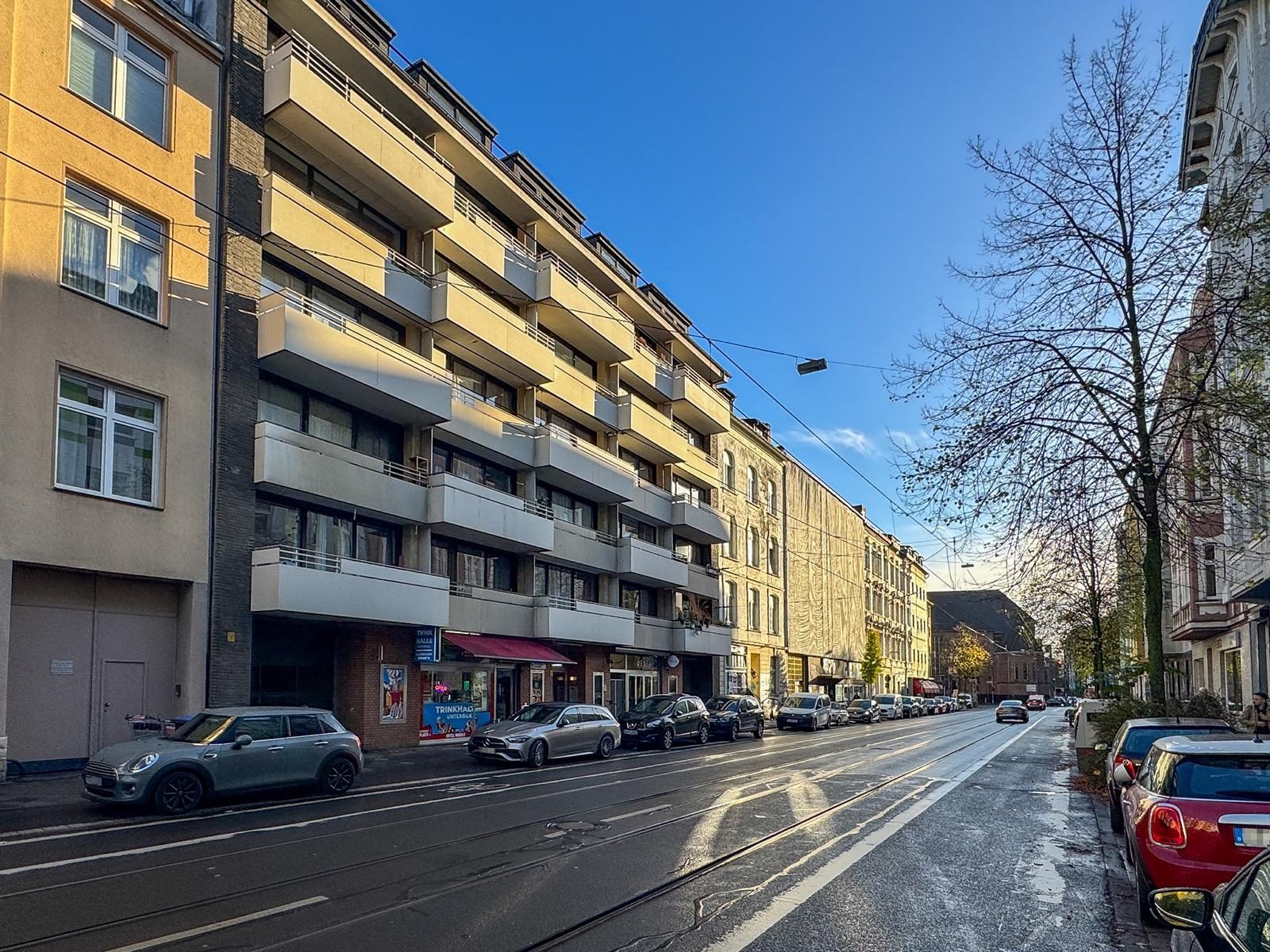 Immobilienangebot - Düsseldorf - Alle - Unterbilk: 2 Zimmer Dachgeschosswohnung - modern und gut vermietet