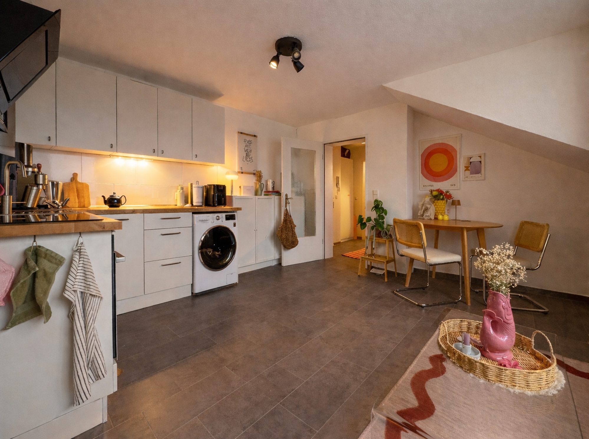 Immobilienangebot - Düsseldorf - Alle - Unterbilk: 2 Zimmer Dachgeschosswohnung - modern und gut vermietet