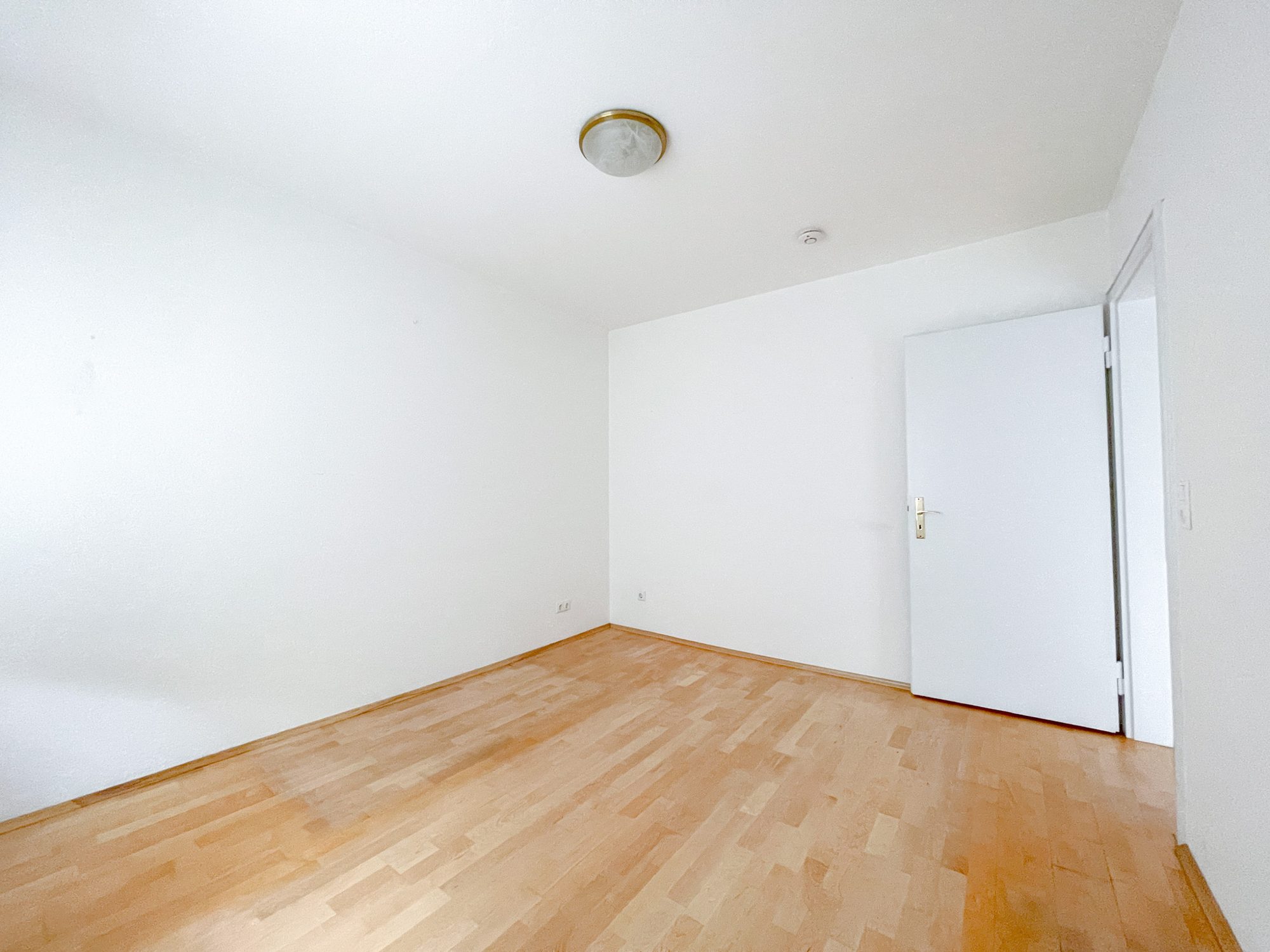 Immobilienangebot - Düsseldorf - Alle - Friedrichstadt: gut geschnittene 3-Zimmerwohnung mit Aufzug und Balkon in beliebter Lage