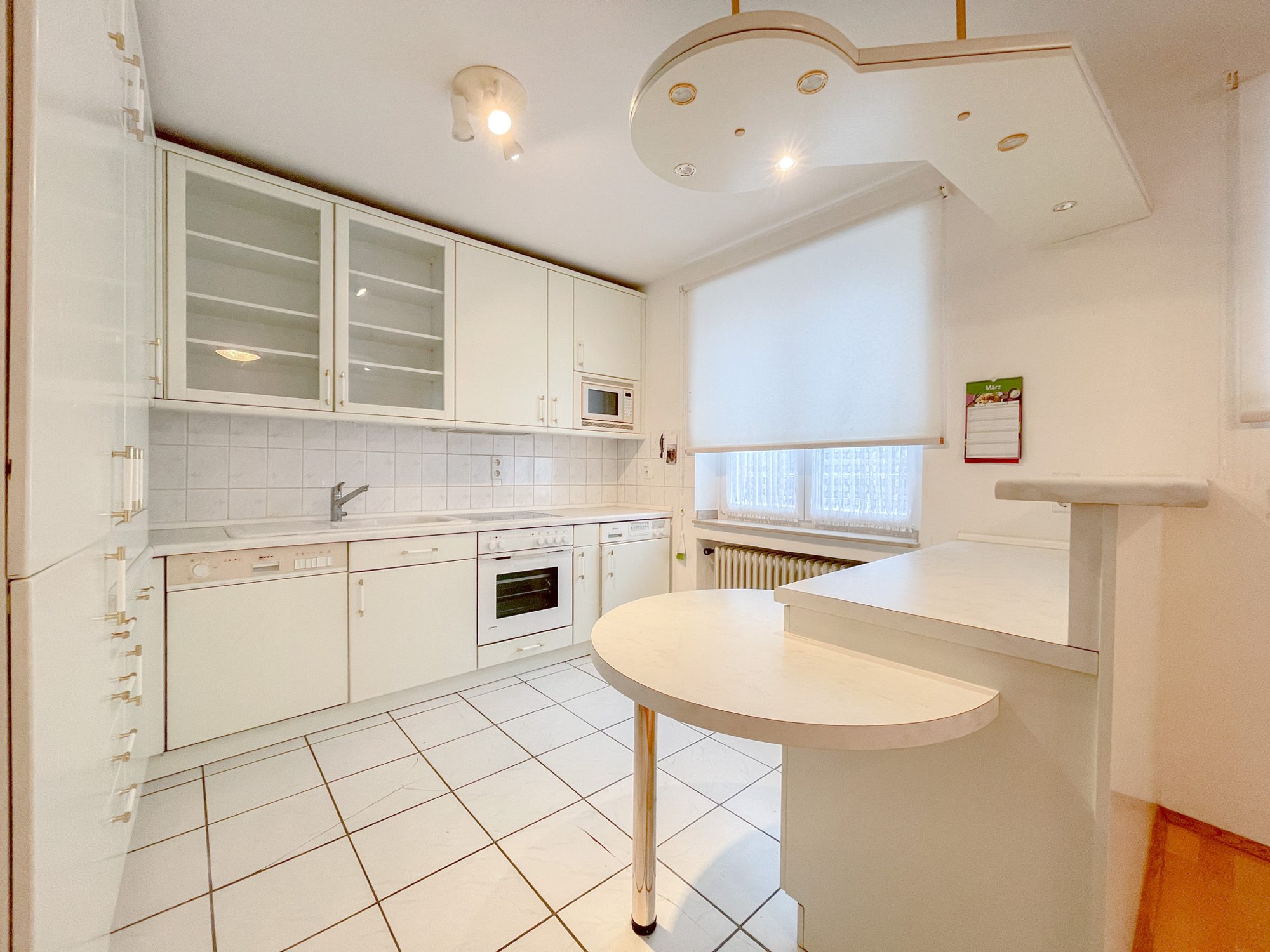Immobilienangebot - Düsseldorf - Alle - Friedrichstadt: gut geschnittene 3-Zimmerwohnung mit Aufzug und Balkon in beliebter Lage