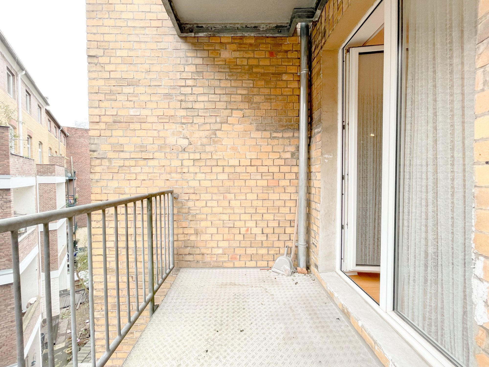 Immobilienangebot - Düsseldorf - Alle - Friedrichstadt: gut geschnittene 3-Zimmerwohnung mit Aufzug und Balkon in beliebter Lage