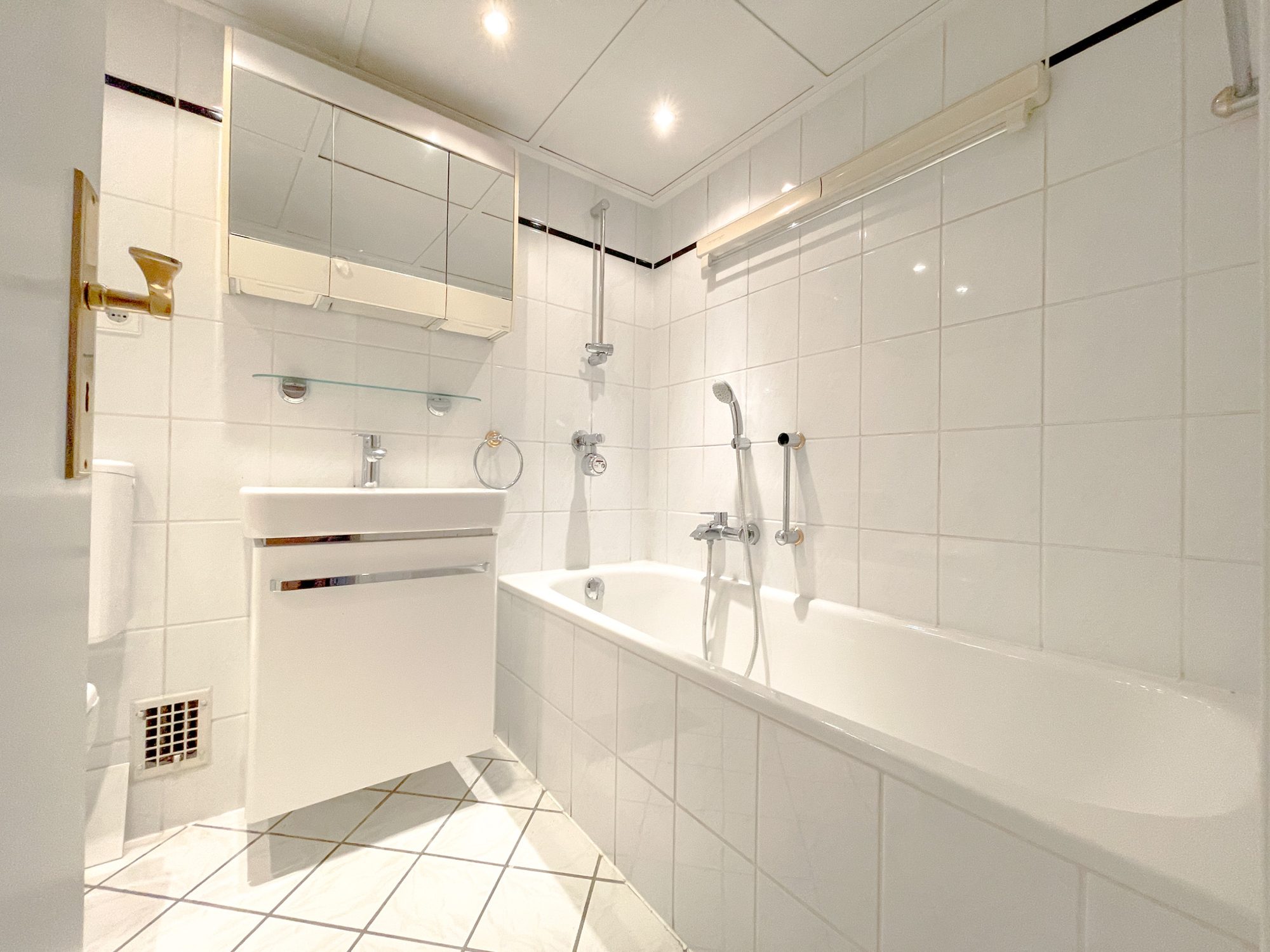 Immobilienangebot - Düsseldorf - Alle - Friedrichstadt: attraktives Wohnungspaket im Herzen von Düsseldorf - 2 Einheiten mit viel Potenzial