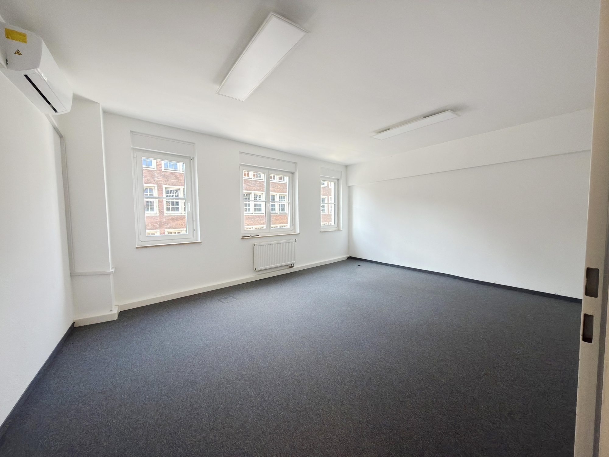 Immobilienangebot - Düsseldorf - Alle - Arbeiten, wo Düsseldorf lebt – Bürofläche mit ca. 221 m² Nutzfläche im Herzen der Altstadt!