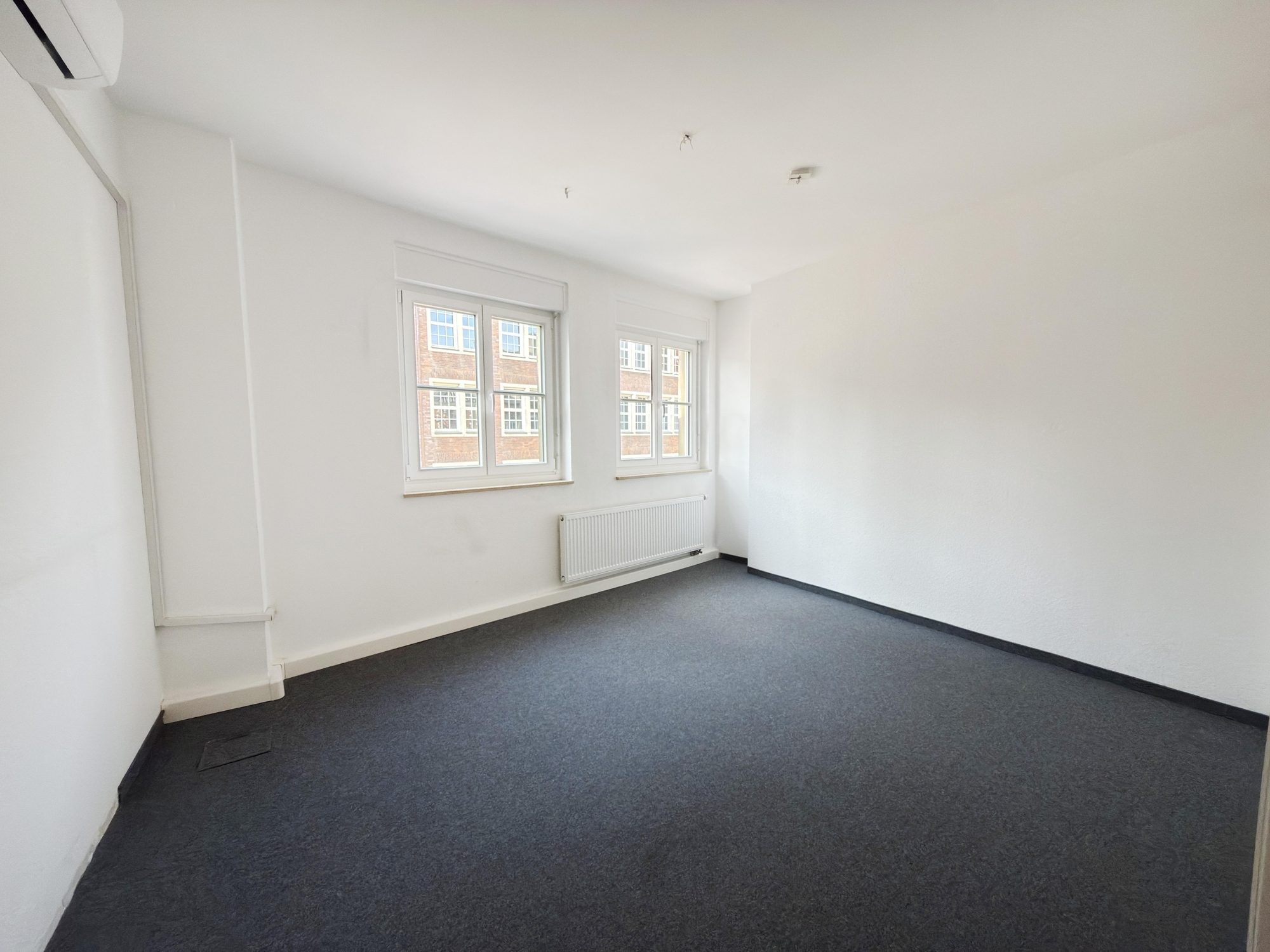 Immobilienangebot - Düsseldorf - Alle - Arbeiten, wo Düsseldorf lebt – Bürofläche mit ca. 221 m² Nutzfläche im Herzen der Altstadt!
