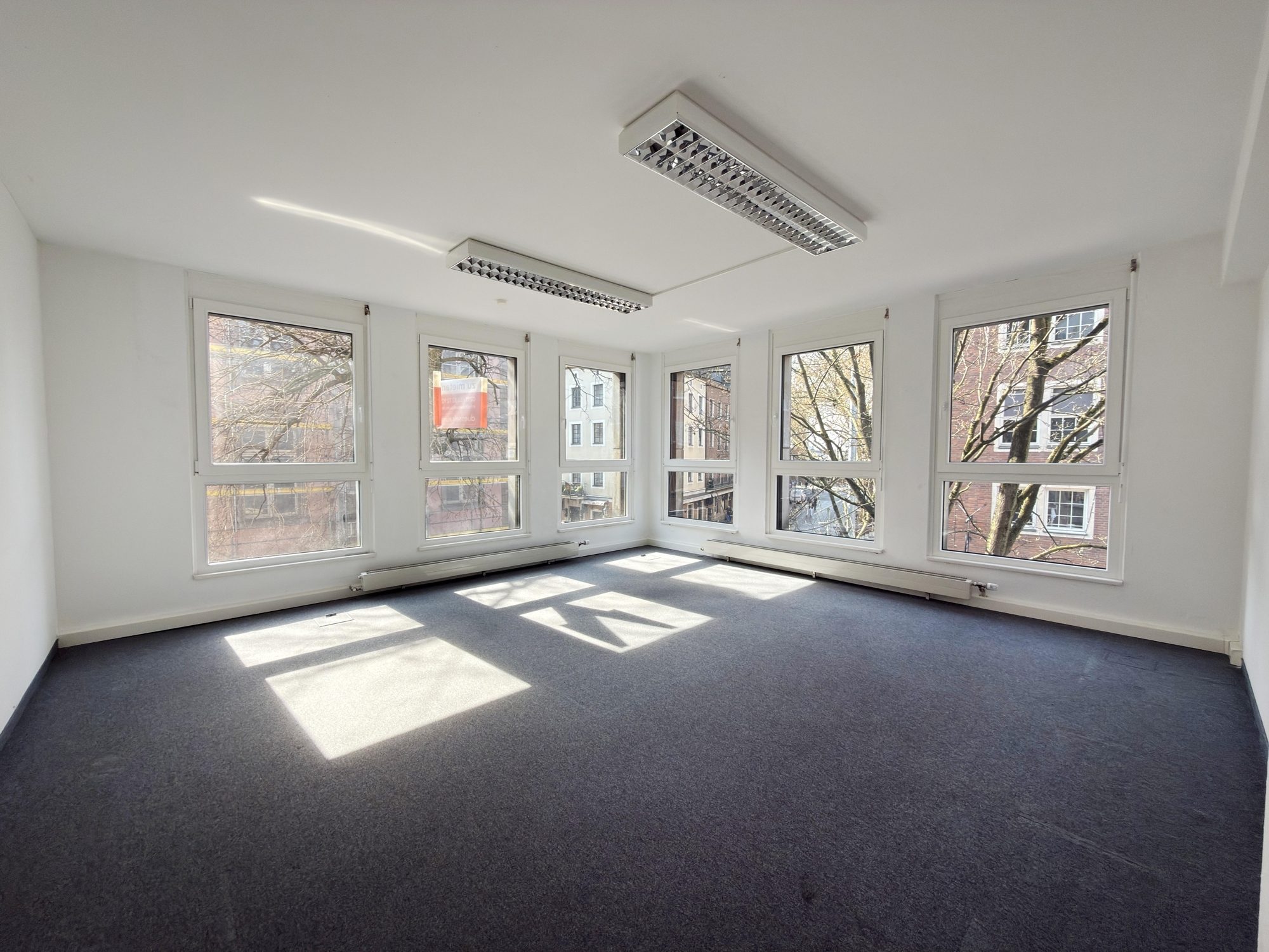Immobilienangebot - Düsseldorf - Alle - Arbeiten, wo Düsseldorf lebt – Bürofläche mit ca. 221 m² Nutzfläche im Herzen der Altstadt!