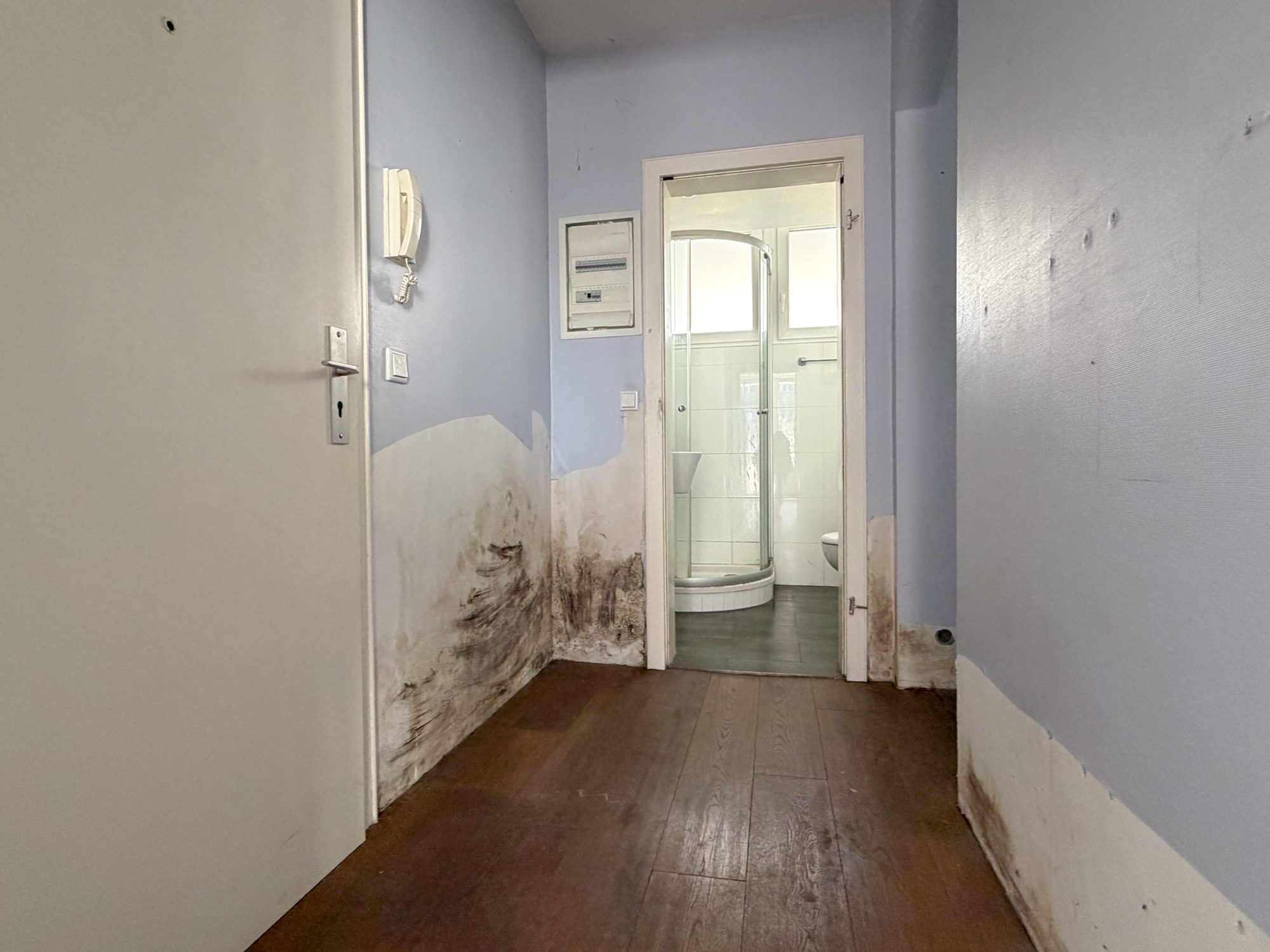 Immobilienangebot - Düsseldorf - Alle - Golzheim: Frühling im neuen Zuhause - sanierungsbedürftige 1-Zimmer-Wohnung mit Südbalkon!