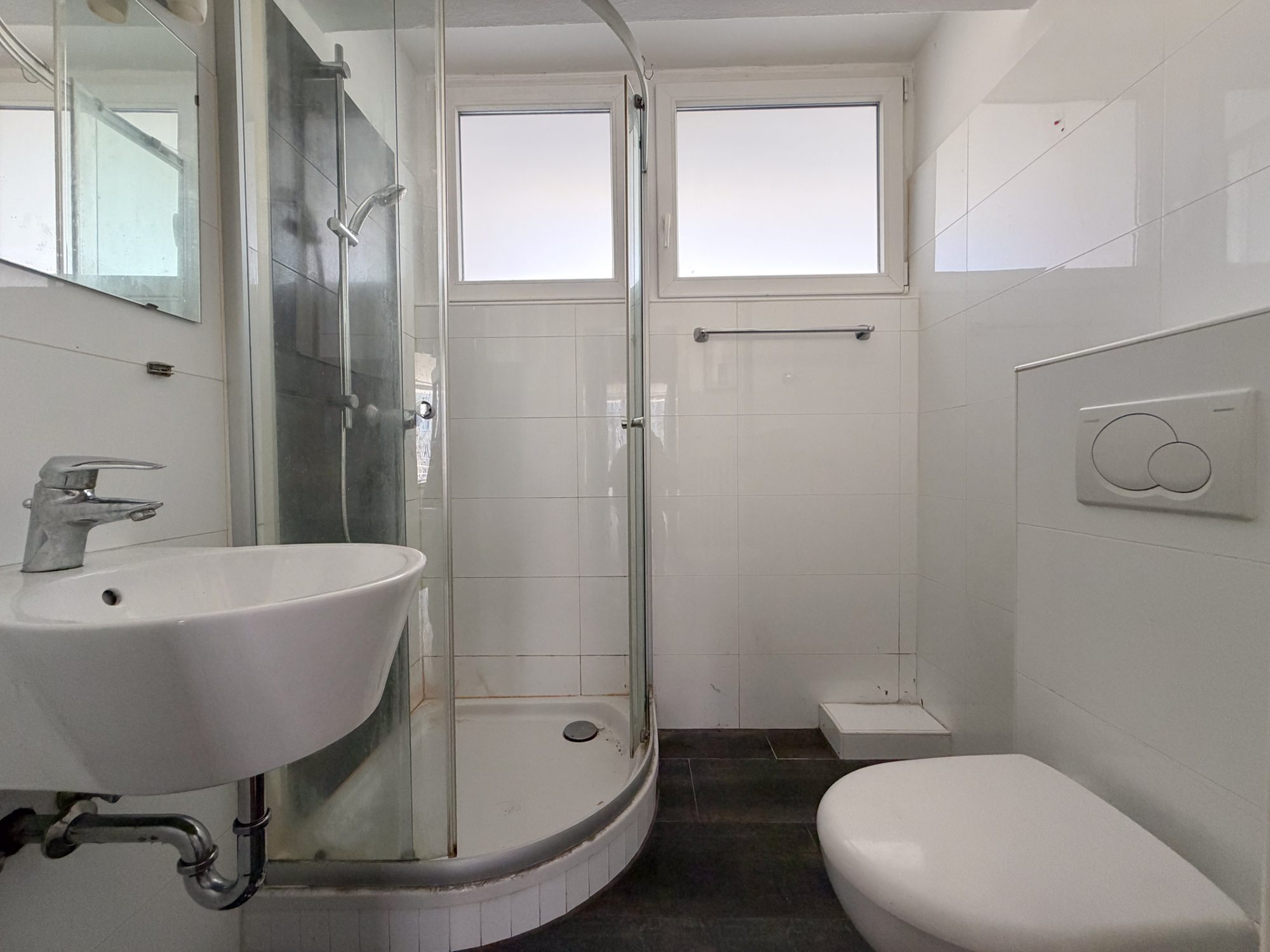Immobilienangebot - Düsseldorf - Alle - Golzheim: Frühling im neuen Zuhause - sanierungsbedürftige 1-Zimmer-Wohnung mit Südbalkon!