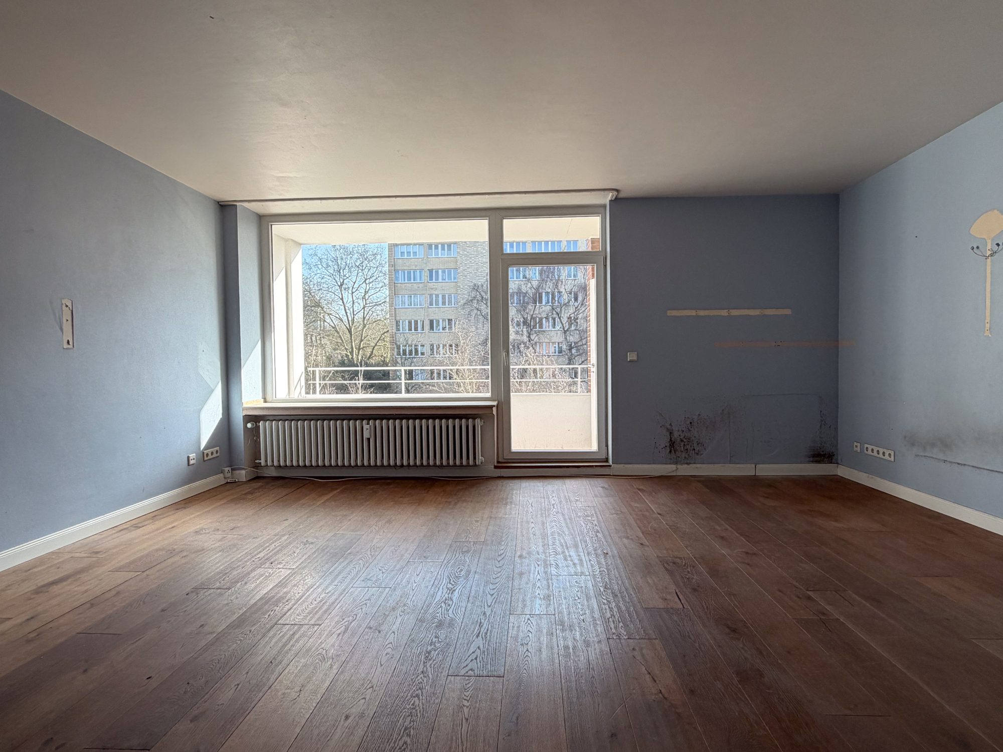 Immobilienangebot - Düsseldorf - Alle - Golzheim: Frühling im neuen Zuhause - sanierungsbedürftige 1-Zimmer-Wohnung mit Südbalkon!