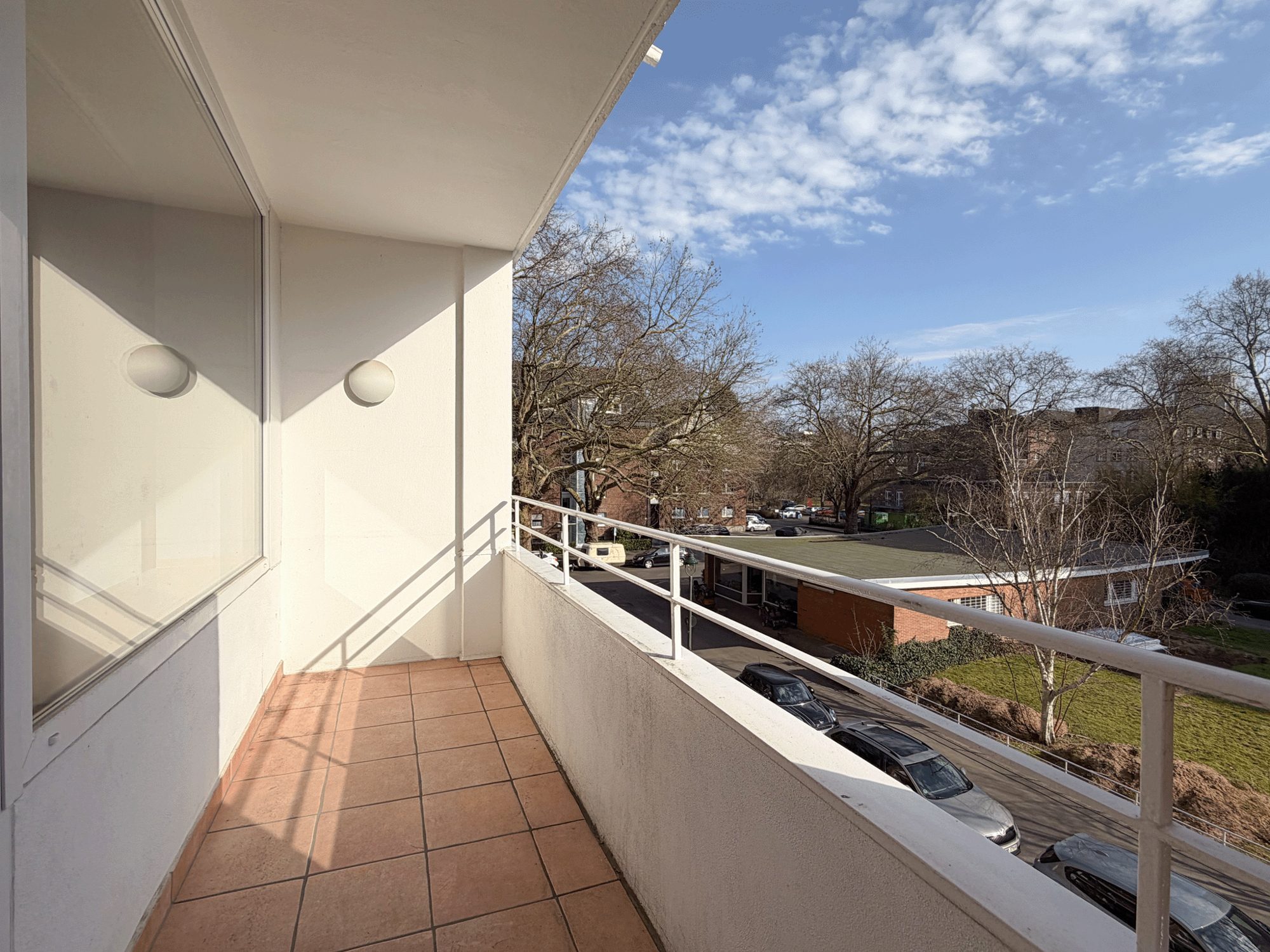 Immobilienangebot - Düsseldorf - Alle - Golzheim: Frühling im neuen Zuhause - sanierungsbedürftige 1-Zimmer-Wohnung mit Südbalkon!