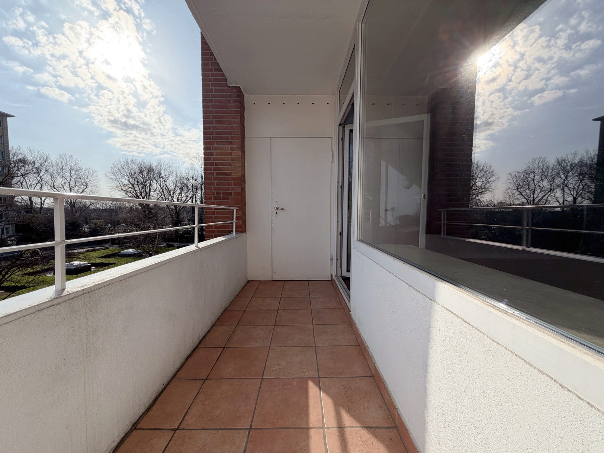 Immobilienangebot - Düsseldorf - Alle - Golzheim: Frühling im neuen Zuhause - sanierungsbedürftige 1-Zimmer-Wohnung mit Südbalkon!
