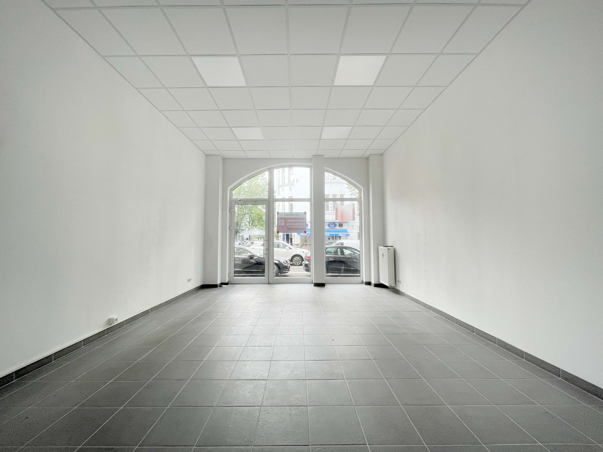 Immobilienangebot - Düsseldorf - Alle - Friedrichstadt: moderne Laden- oder Bürofläche im prachtvollen Jugendstilhaus in guter Lage!
