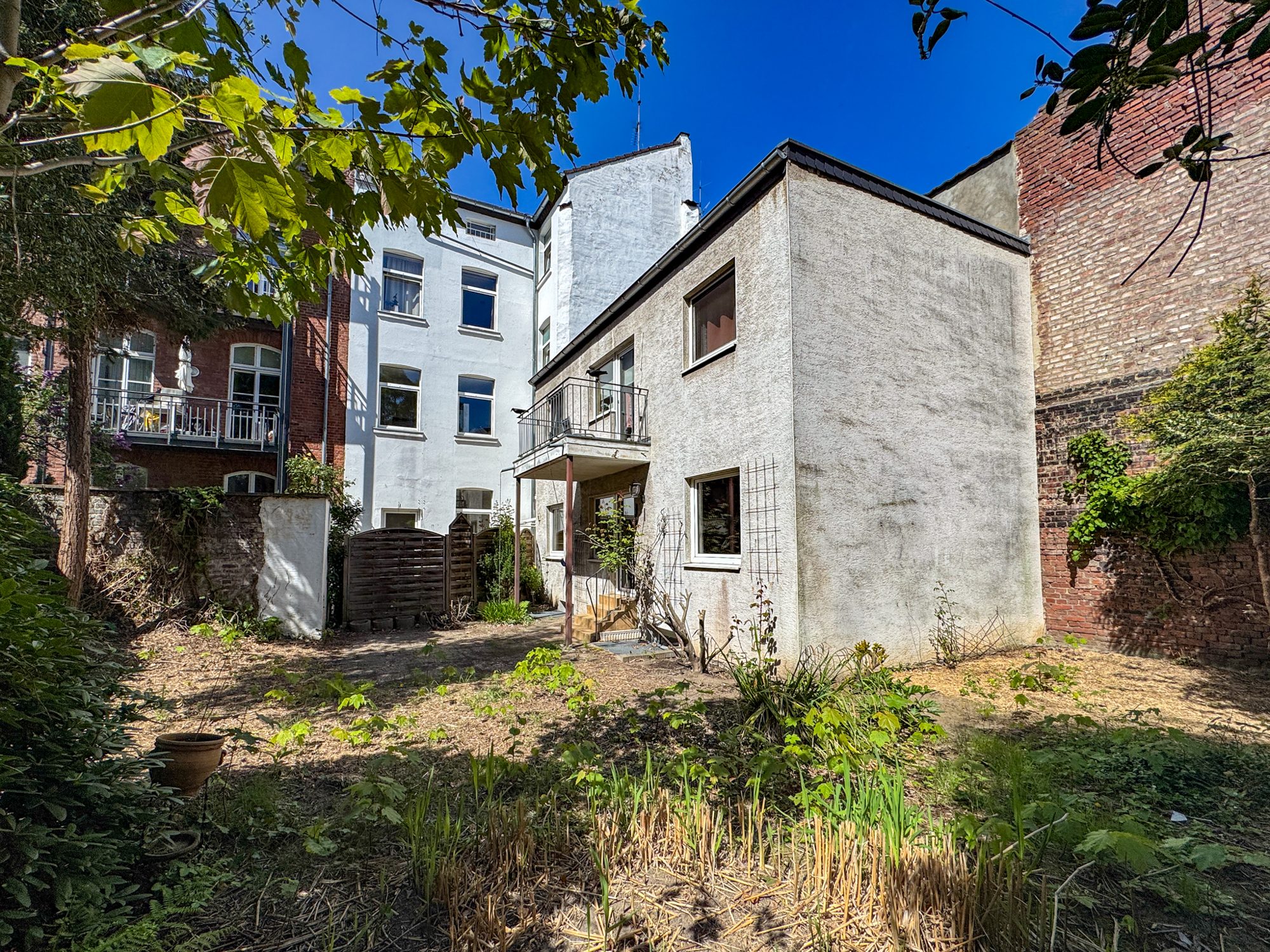 Immobilienangebot - Düsseldorf / Derendorf - Alle - Derendorf: Ihr neues Zuhause mit Gartenidylle – individuelle 2-Ebenen-Wohnung mit Potenzial
