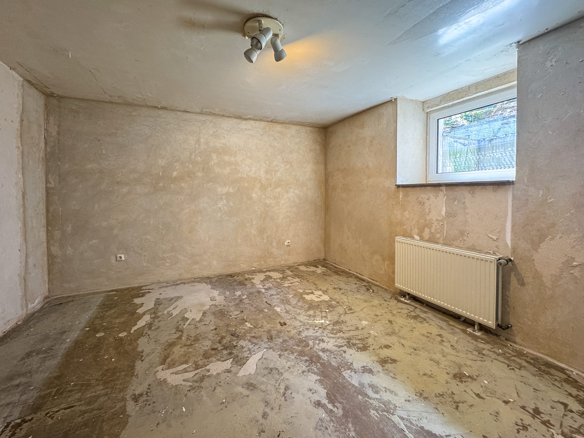 Immobilienangebot - Düsseldorf / Derendorf - Alle - Derendorf: Ihr neues Zuhause mit Gartenidylle – individuelle 2-Ebenen-Wohnung mit Potenzial