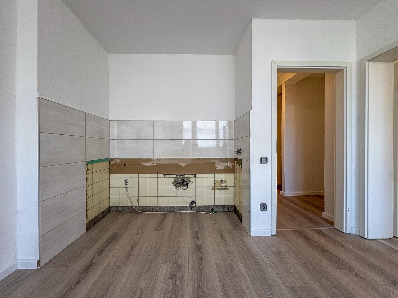 Immobilienangebot - Düsseldorf / Holthausen - Alle - Holthausen: Charmante 2-Zimmer-Wohnung mit offener Wohnküche und ruhigem Balkon
