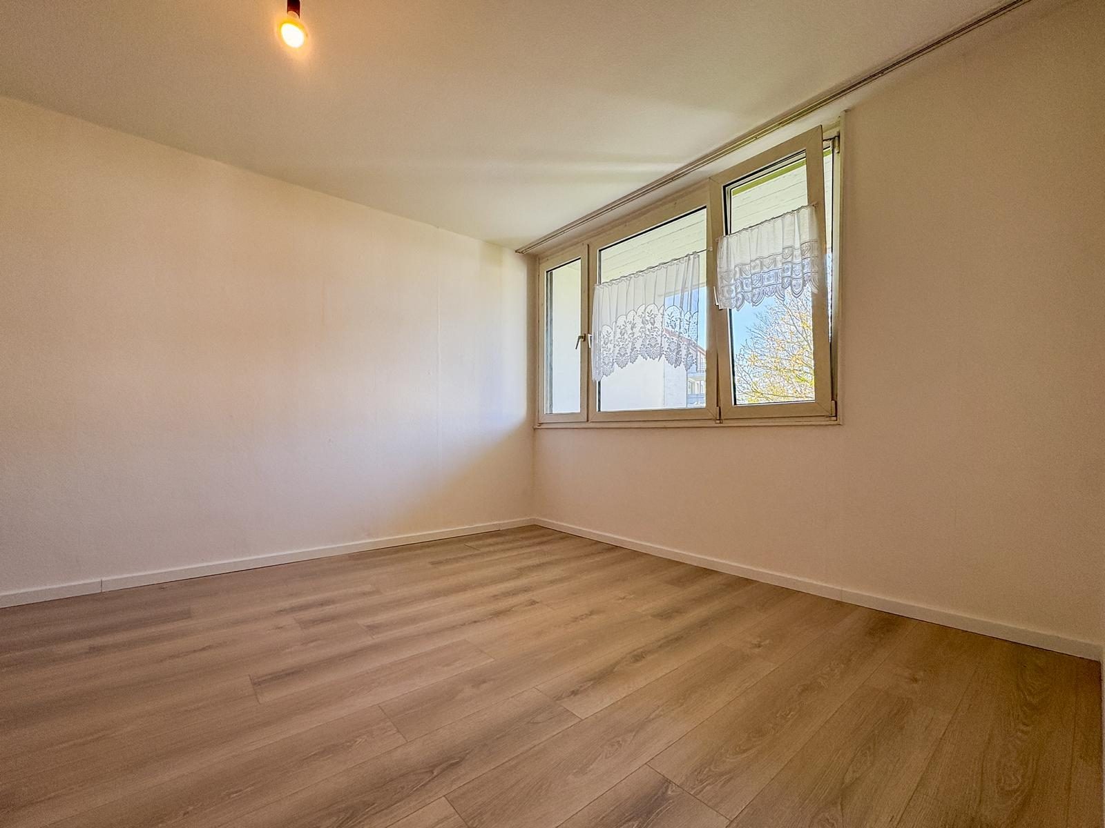 Immobilienangebot - Düsseldorf / Holthausen - Alle - Holthausen: Charmante 2-Zimmer-Wohnung mit offener Wohnküche und ruhigem Balkon