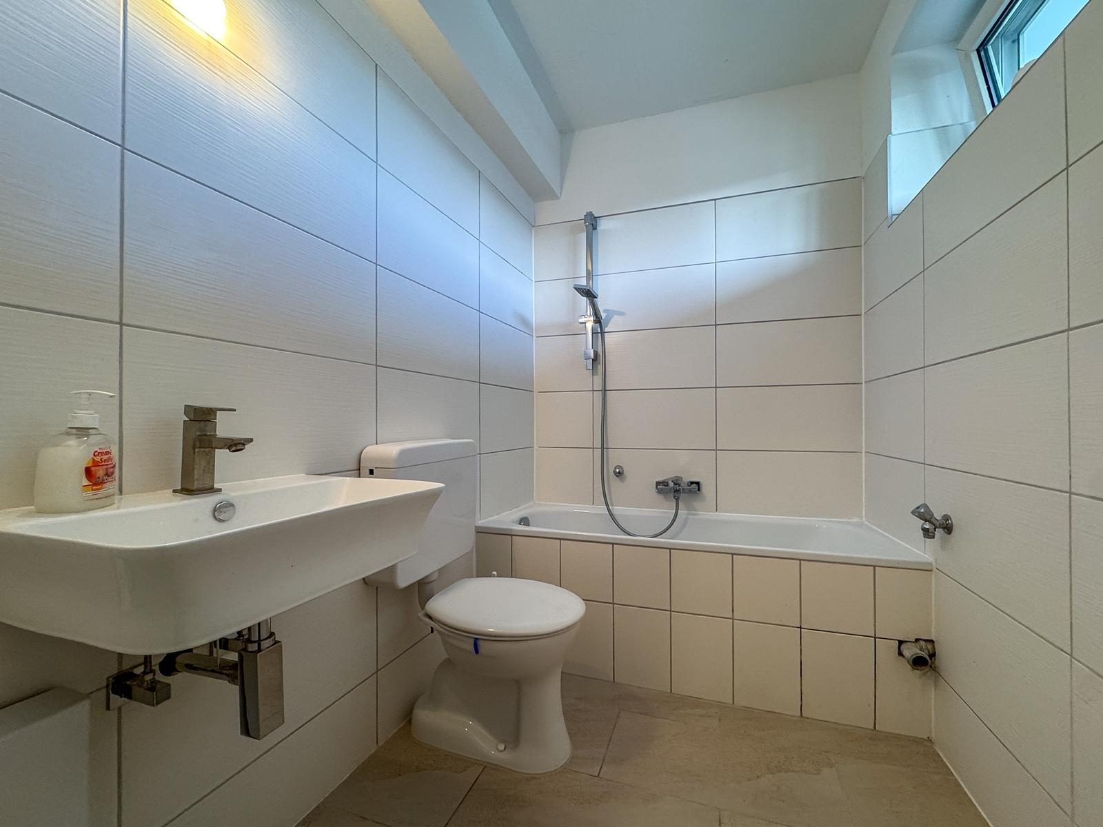 Immobilienangebot - Düsseldorf / Holthausen - Alle - Holthausen: Charmante 2-Zimmer-Wohnung mit offener Wohnküche und ruhigem Balkon