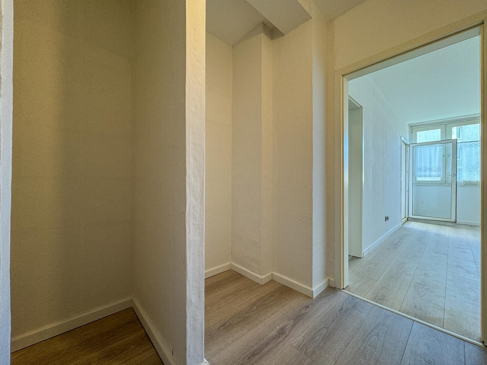 Immobilienangebot - Düsseldorf / Holthausen - Alle - Holthausen: Charmante 2-Zimmer-Wohnung mit offener Wohnküche und ruhigem Balkon