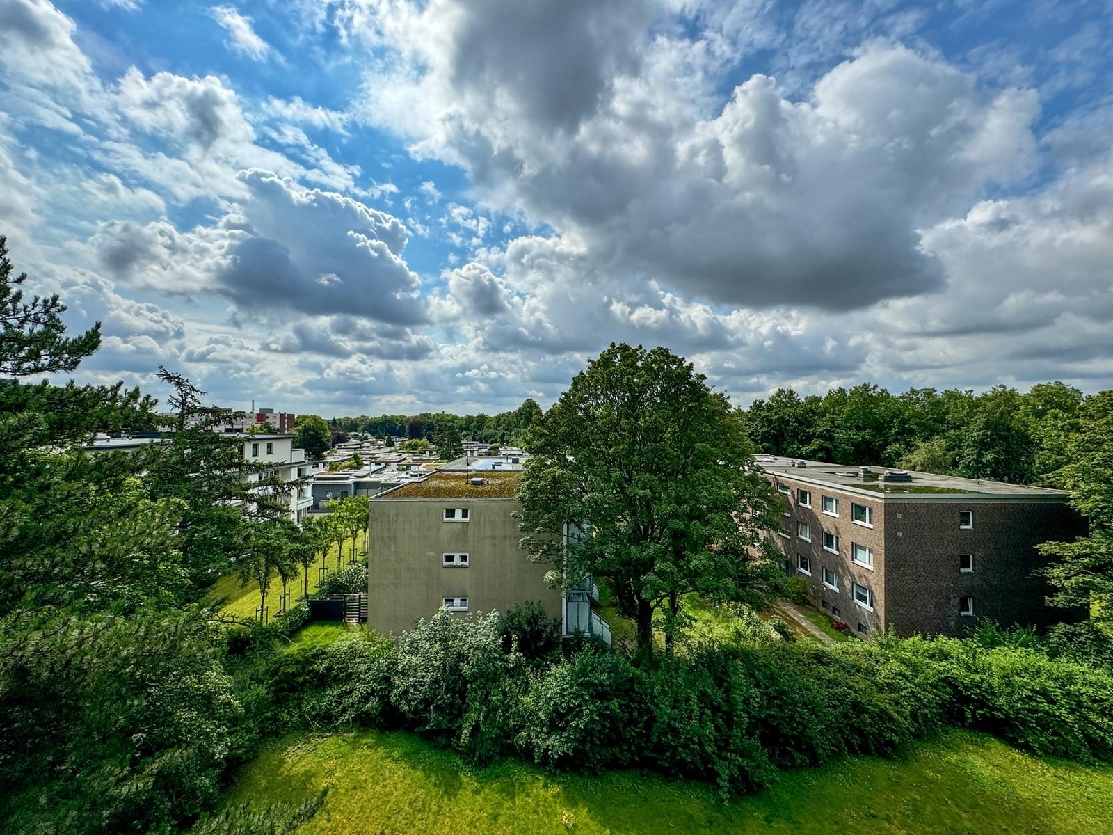 Immobilienangebot - Düsseldorf / Urdenbach - Alle - Urdenbach: Gepflegte 3-Zimmer-Wohnung mit Süd-Ost-Balkon, Aufzug & Tiefgarage