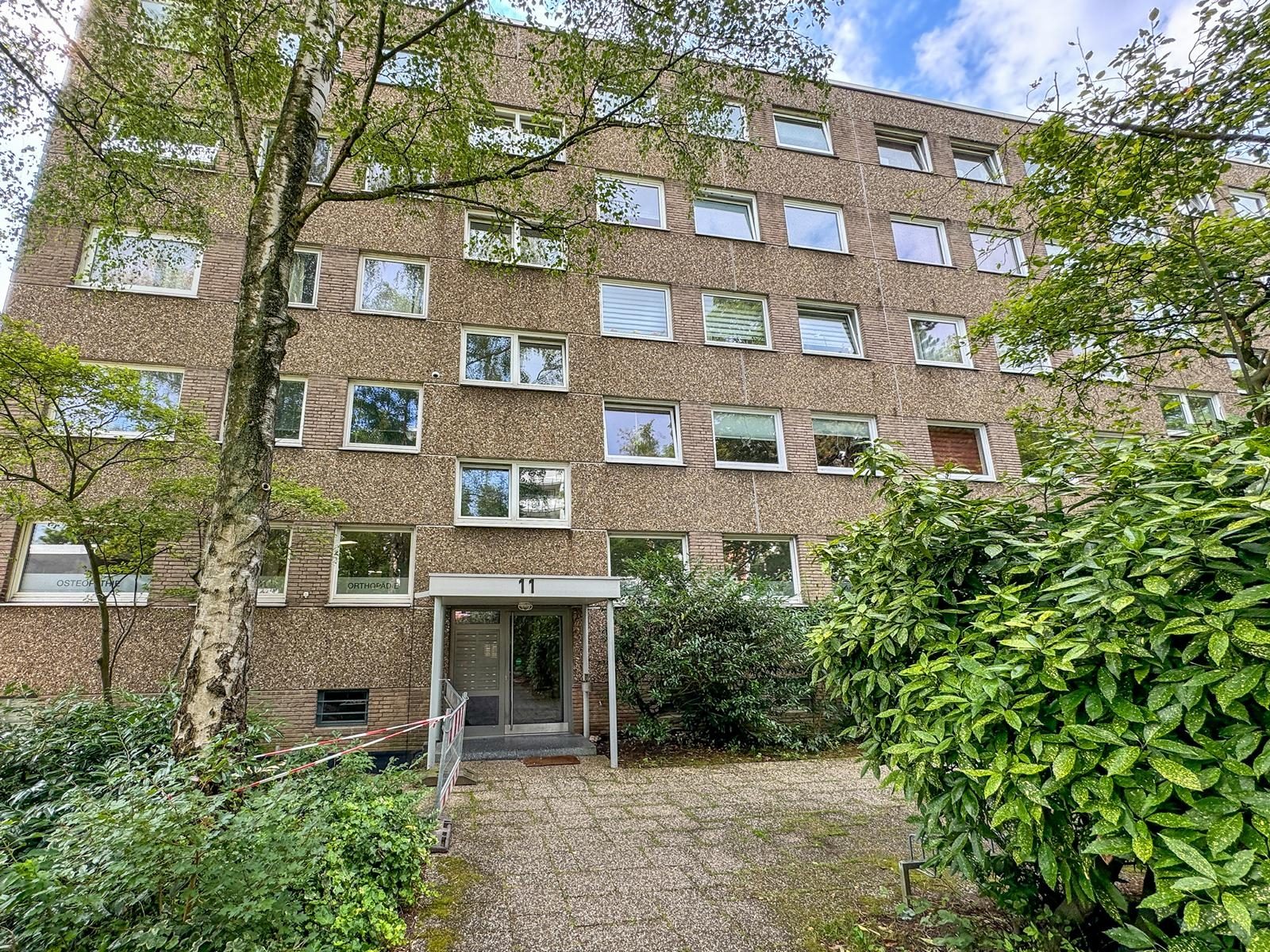 Immobilienangebot - Düsseldorf / Urdenbach - Alle - Urdenbach: Gepflegte 3-Zimmer-Wohnung mit Süd-Ost-Balkon, Aufzug & Tiefgarage