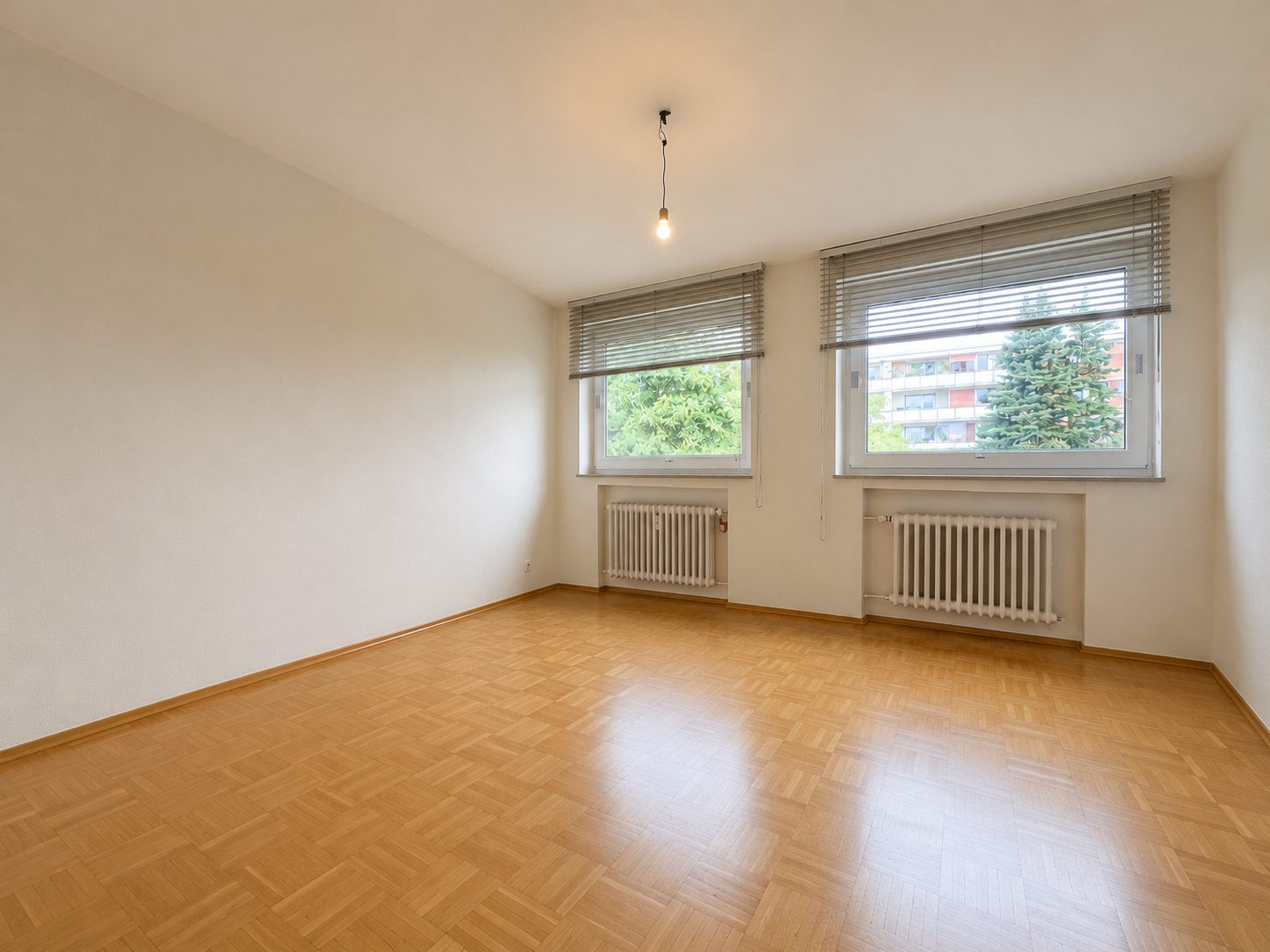 Immobilienangebot - Düsseldorf / Urdenbach - Alle - Urdenbach: Gepflegte 3-Zimmer-Wohnung mit Süd-Ost-Balkon, Aufzug & Tiefgarage