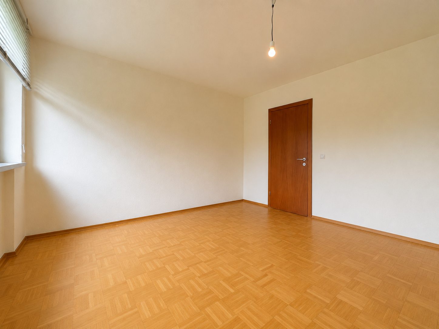 Immobilienangebot - Düsseldorf / Urdenbach - Alle - Urdenbach: Gepflegte 3-Zimmer-Wohnung mit Süd-Ost-Balkon, Aufzug & Tiefgarage