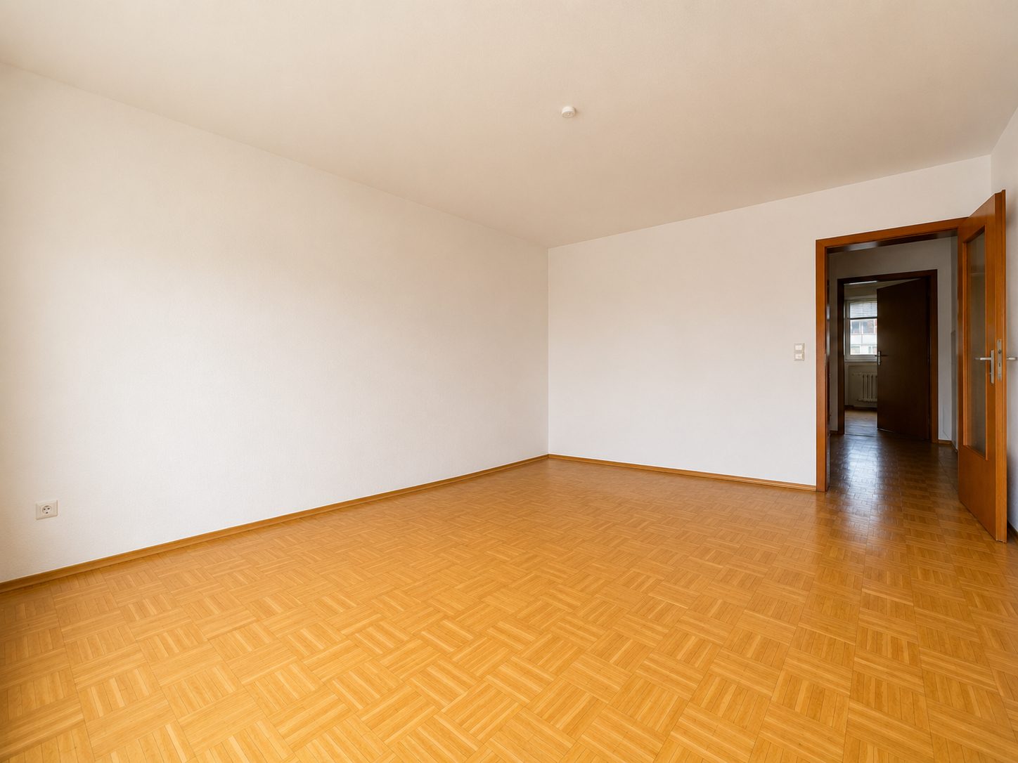 Immobilienangebot - Düsseldorf / Urdenbach - Alle - Urdenbach: Gepflegte 3-Zimmer-Wohnung mit Süd-Ost-Balkon, Aufzug & Tiefgarage